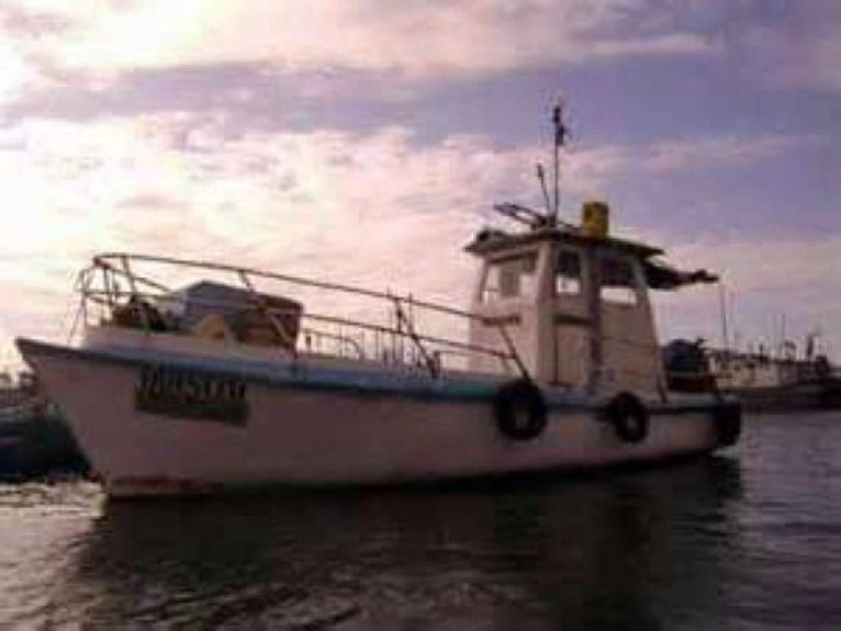 La Fuerza Naval nicaragüense rescató a 82 marineros de una embarcación hondureña que naufragó a causa de la tormenta Earl frente a las costas del departamento de Gracias a Dios, zona insular de Honduras. Los marineros rescatados eran tripulantes del barco langostero 'Capitán Hearston', que se hundió la noche del martes, en medio de la tormenta, según la información oficial. Hasta el momento no se ha reportado víctimas mortales a causa del hundimiento del barco. Otras cuatro embarcaciones de origen hondureño se vieron obligadas a buscar refugio en los Cayos Miskitos, debido al temporal, según las autoridades. Una advertencia de no faenar fue emitida desde ayer para las embarcaciones en Nicaragua.