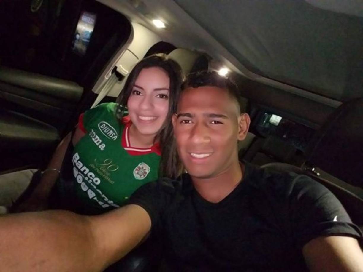 Esther Zaldívar: La novia del defensor Carlos Perdomo del Marathón.