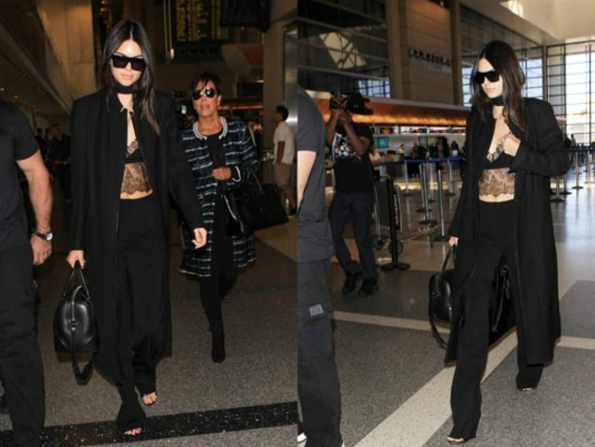 Kendall llegó a París muy acompañada de su madre Kris Jenner.