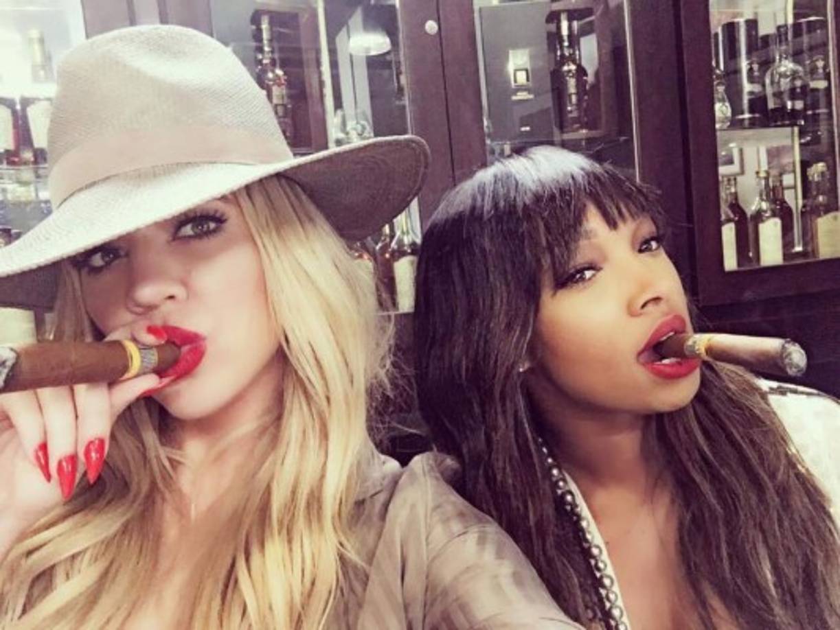 Khloé con su amiga Malika Haqq.