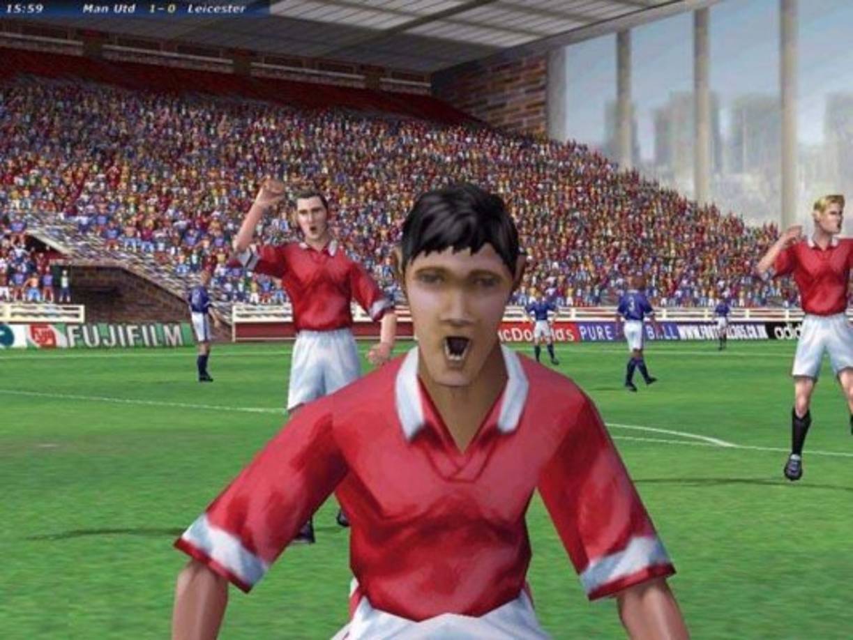 El FIFA 2000 prometía llevar el juego al nuevo milenio, pero solo lo logró a medias.<br/>Para algunos resultó decepcionante el intento de EA de darle un aspecto más realista a los rostros de los jugadores, lo cual resultó en ciertas expresiones faciales que van de extrañas a ridículas. Quizá lo mejor fue la introducción de equipos clásicos famosos como el 'Nápoli de Maradona', algo que gustó mucho, sobre todo entre los nostálgicos.
