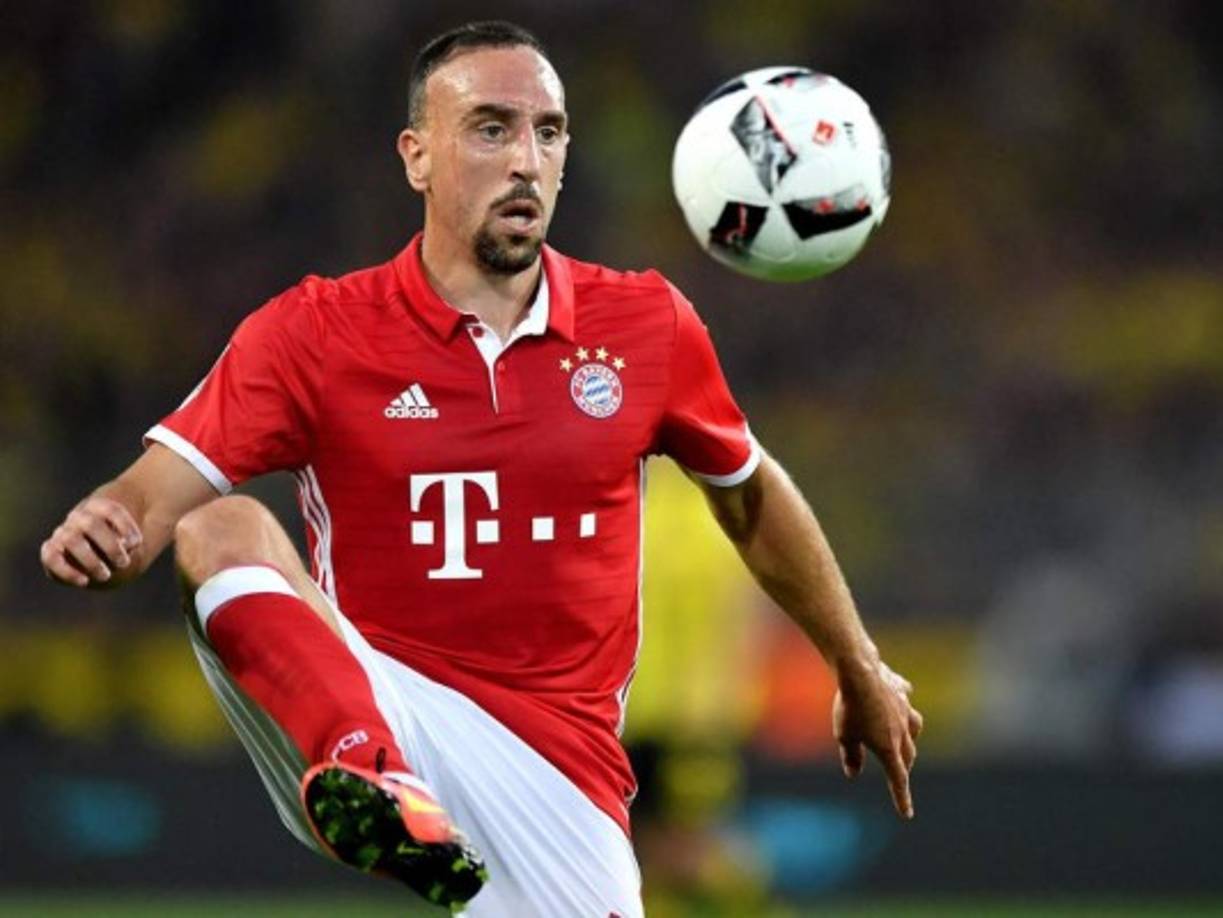 Franck Ribéry. Es uno de los extremos más codiciados del mundo. Son muchos los clubes europeos que llevan años intentando llevárselo a sus filas, pero de momento él sigue en el Bayern Múnich y no parece que vaya a moverse. Messi ejerce de director deportivo y tiene claro que a Ribéry se lo querría llevar al Barça si pudiese.