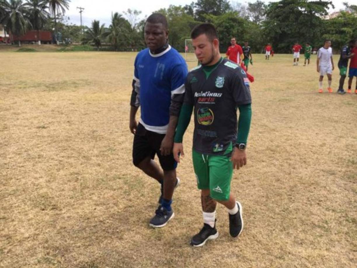 Carlos Casildo: El zaguero (camisa zul) se ha presentado a entrenar con Platense en donde busca quedarse. Aunque no se encuentra con el estado físico adecuado.