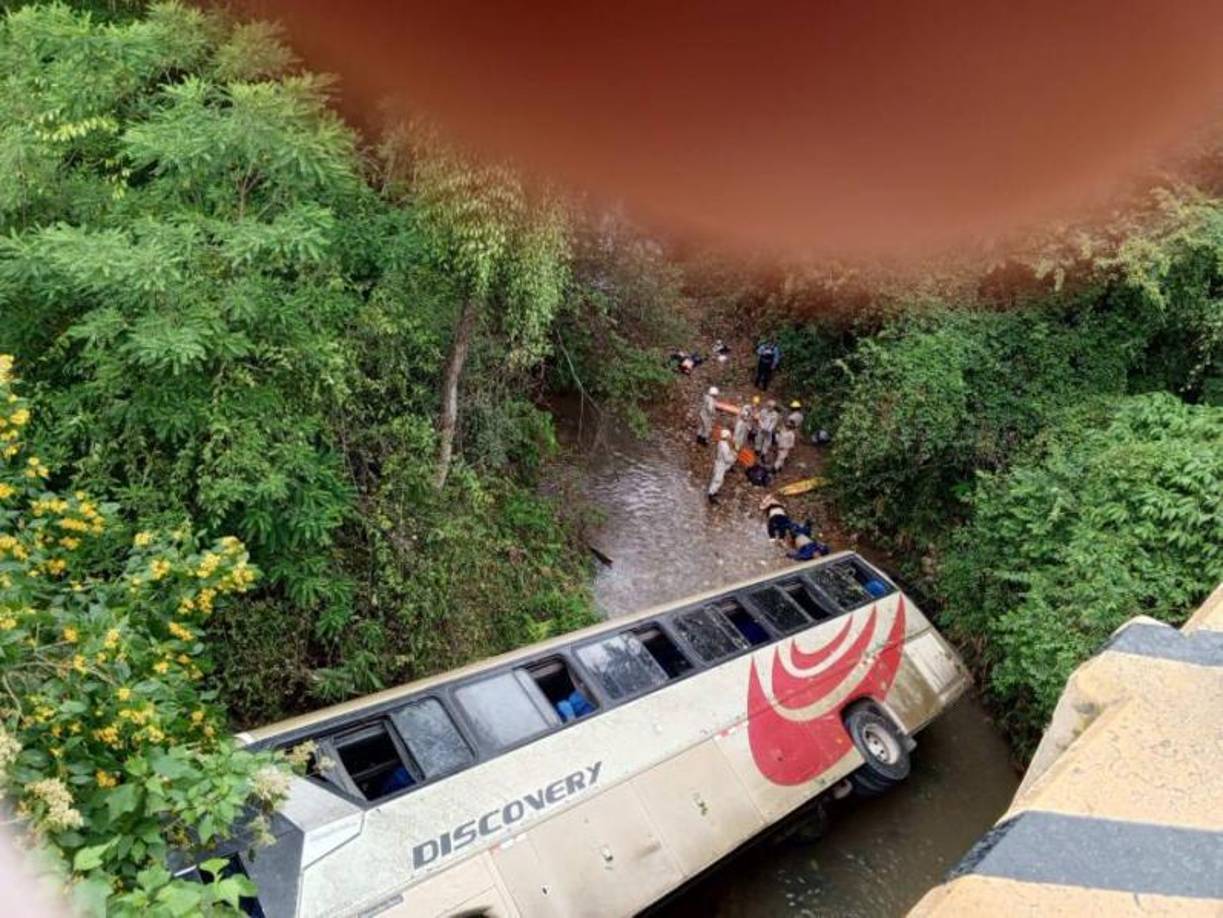 Un tío dijo que “otro hermano lo fue a dejar a la empresa a las 4:00 a.m. y luego escuchamos la noticia”, mientras al fondo la madre de Franklin lloraba.