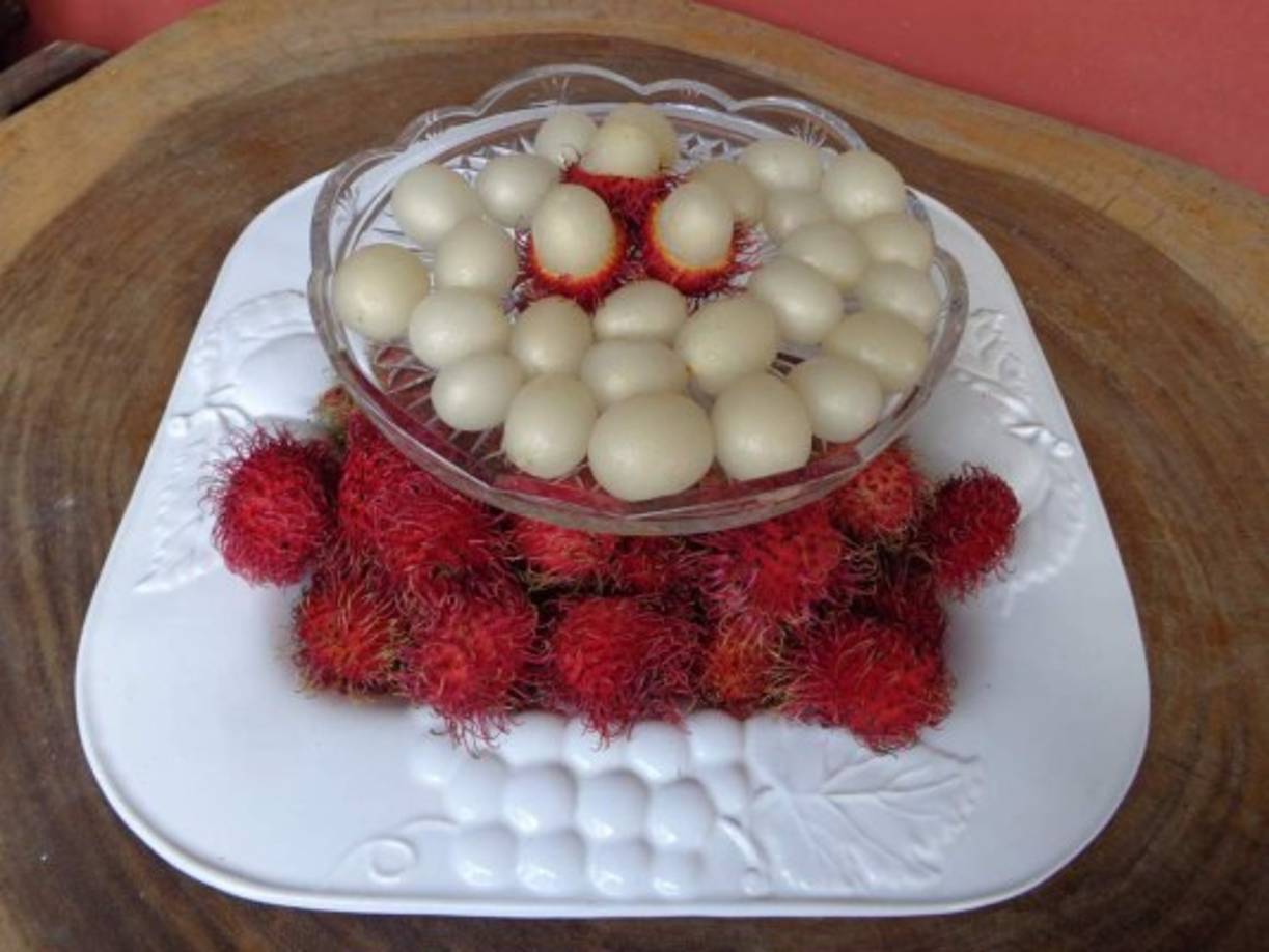 Asimismo contiene una adecuada fibra que ayuda a la digestión del organismo. Investigaciones médicas exponen que es una fruta baja en calorías y puede utilizarse de forma adicional para perder peso.