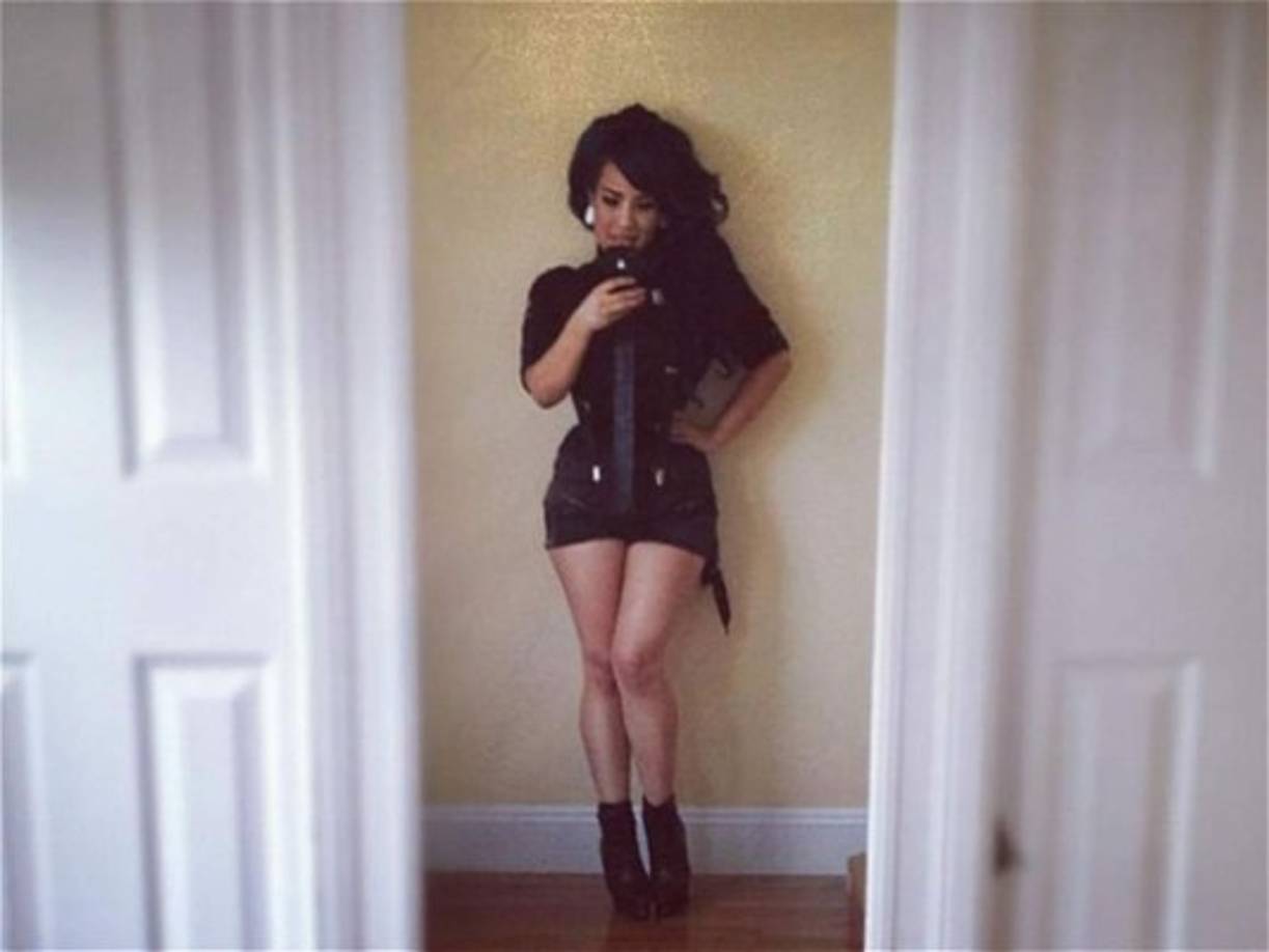 Ella no pierde ni un instante en fotografiarse y lucir en redes su bella cintura.