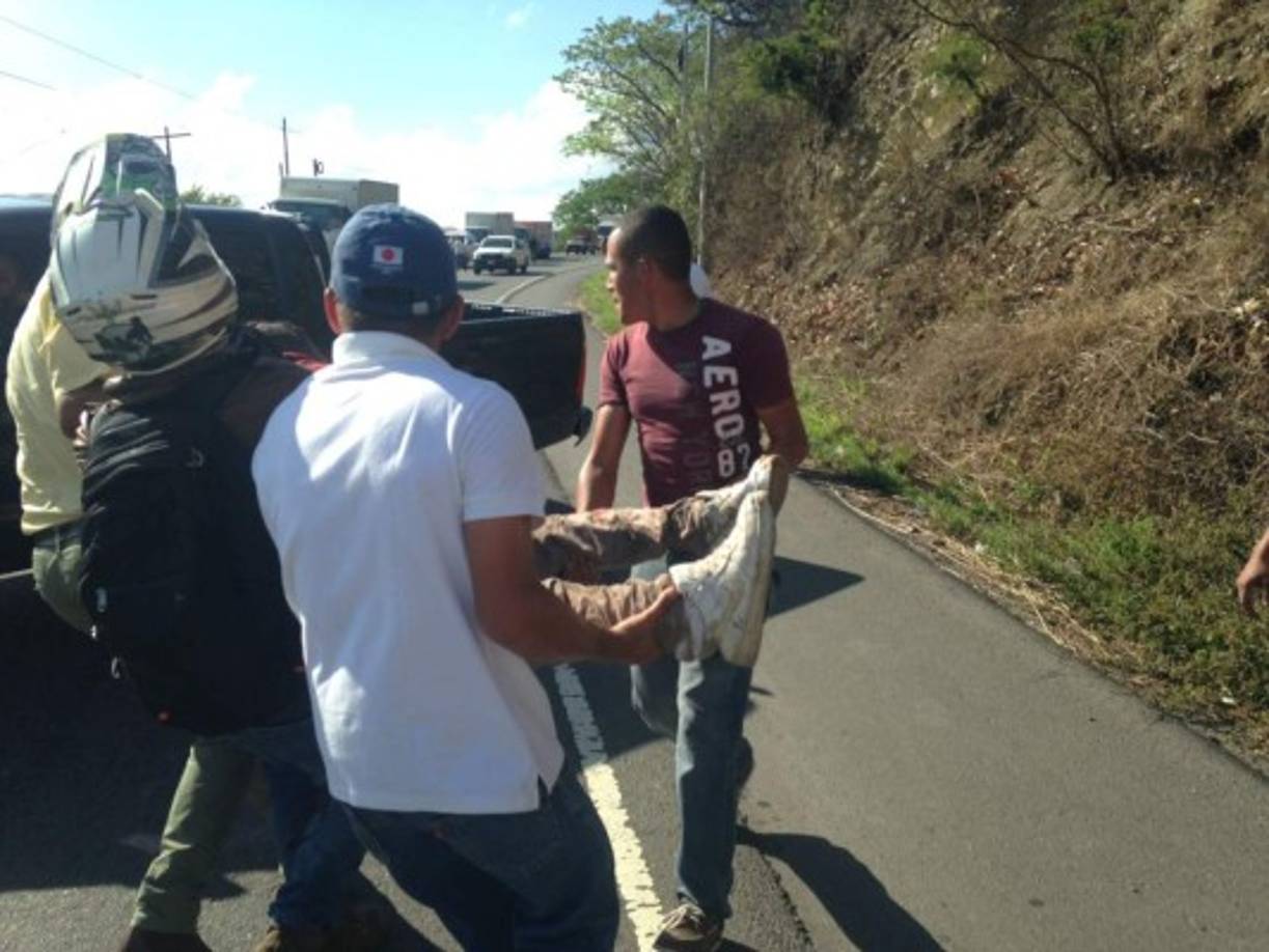 El accidente ocurrió entre una ambulancia y un camión que trasladaba varios privados de libertad custodiados por policías penitenciarios.