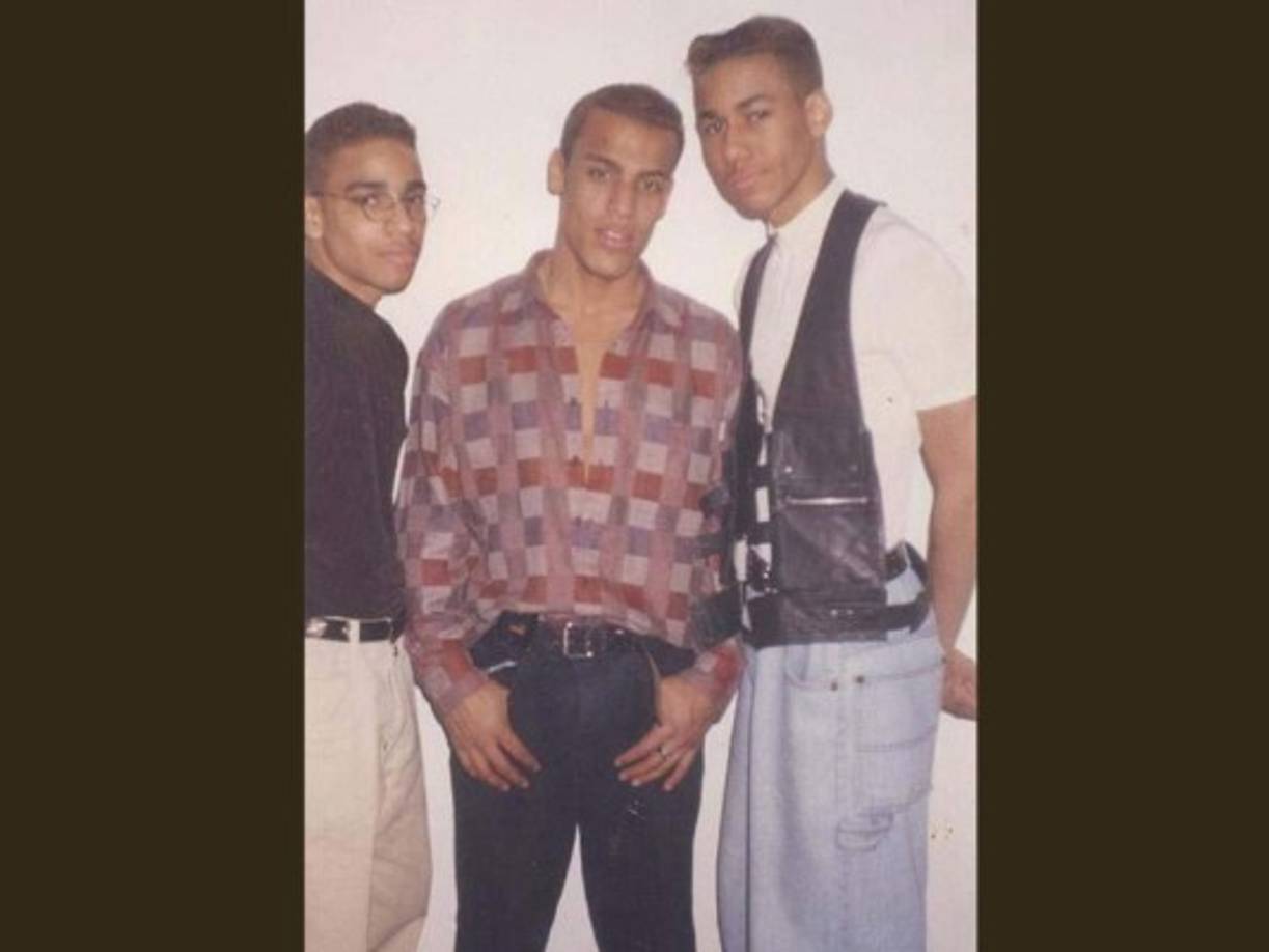 Romeo estuvo en un grupo al que llamaron 'Tinellers' en los años 90, así lucía.