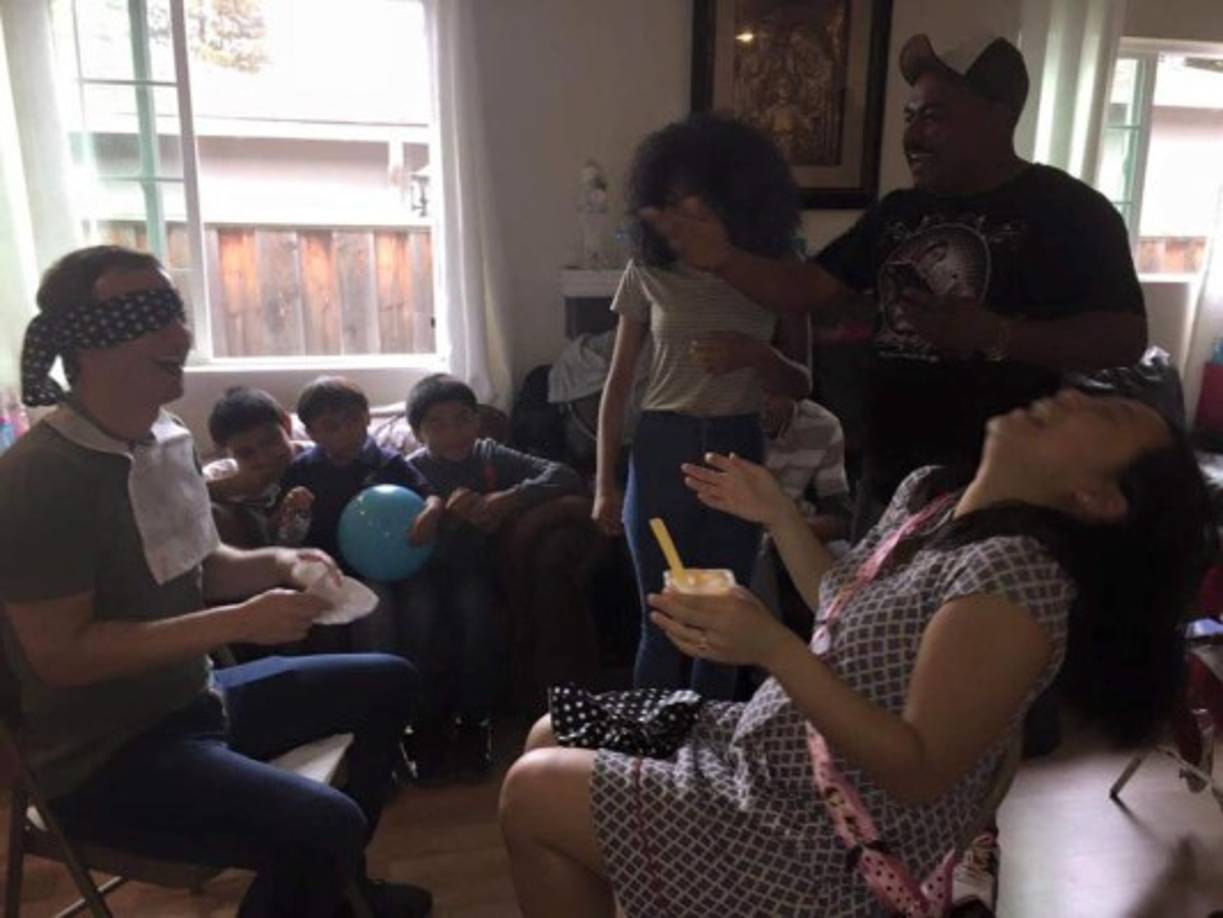 Mark Zuckerberg, junto a su mujer, Priscilla Chan en una fiesta de Baby Shower.