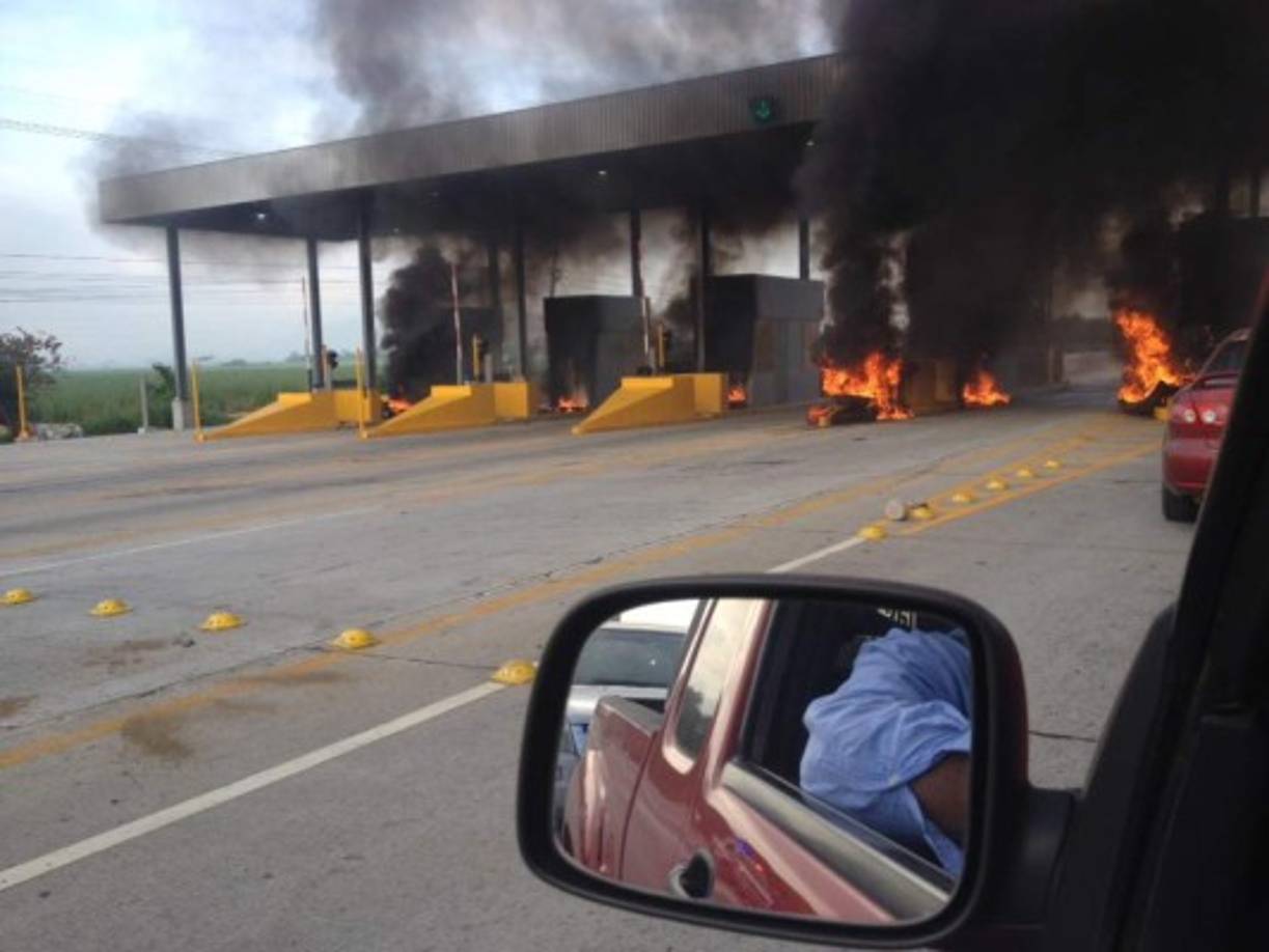 La Cámara de Comercio e Industrias de El Progreso (CCIP) convocó en días anteriores a un paro de labores, que consistía en cerrar los negocios en protesta porque el peaje supuestamente se hizo 'de manera inconsulta'.