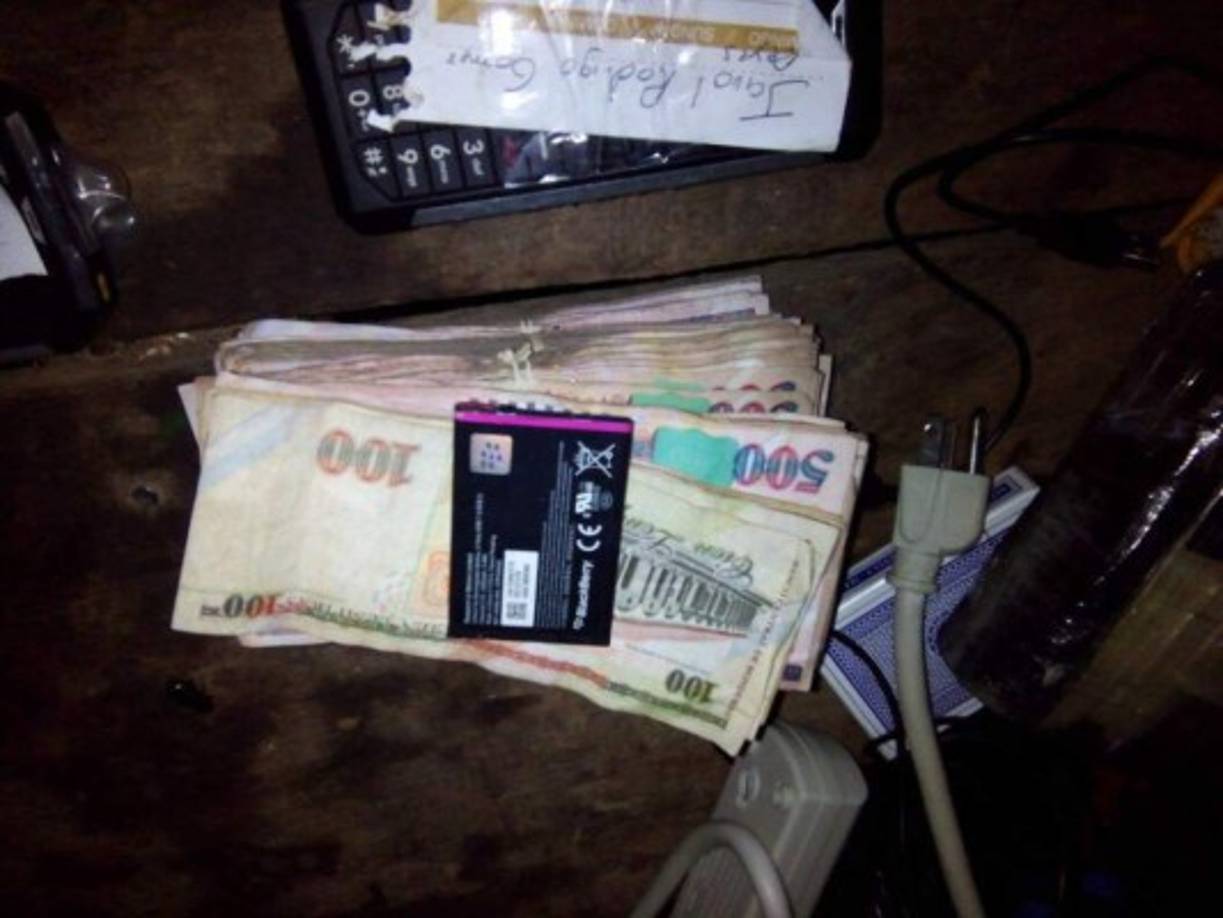 Dinero en efectivo en su mayoría de 500 lps.