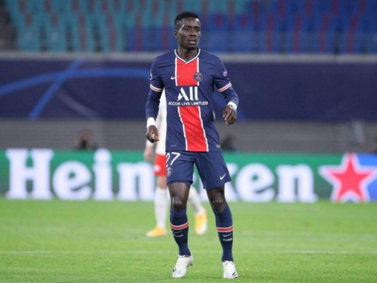 Idrissa Gana Gueye - El centrocampista senegalés de 31 años juega más adelante, es un buen recambio para Leandro Paredes.