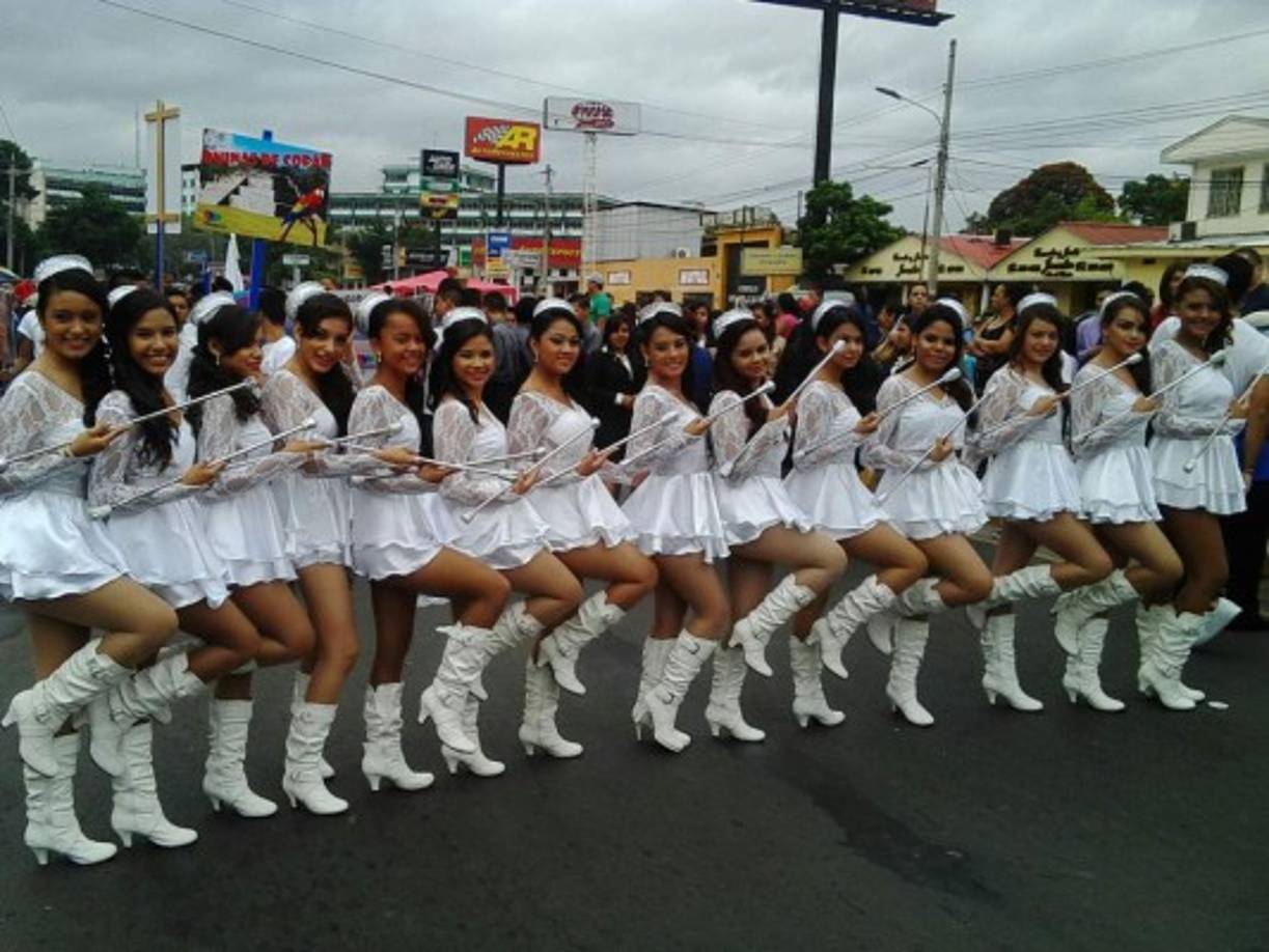 Las chicas del colegio Santa Mónica en Tegucigalpa.