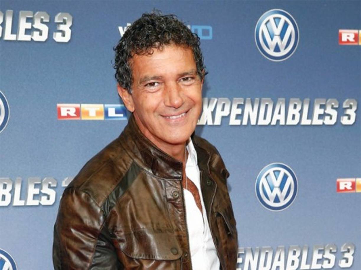 #7 Antonio Banderas. Los latinos se enamoraron por primera vez con este hombre por su belleza, personalidad y sentido del humor en 1980, cuando trabajaba con Pedro Almodovar. Sus participaciones en películas como 'Philadelphia' y 'Desperado' impresionaron a ejecutivos de Hollywood que luego le ofrecieron el rol de Zorro