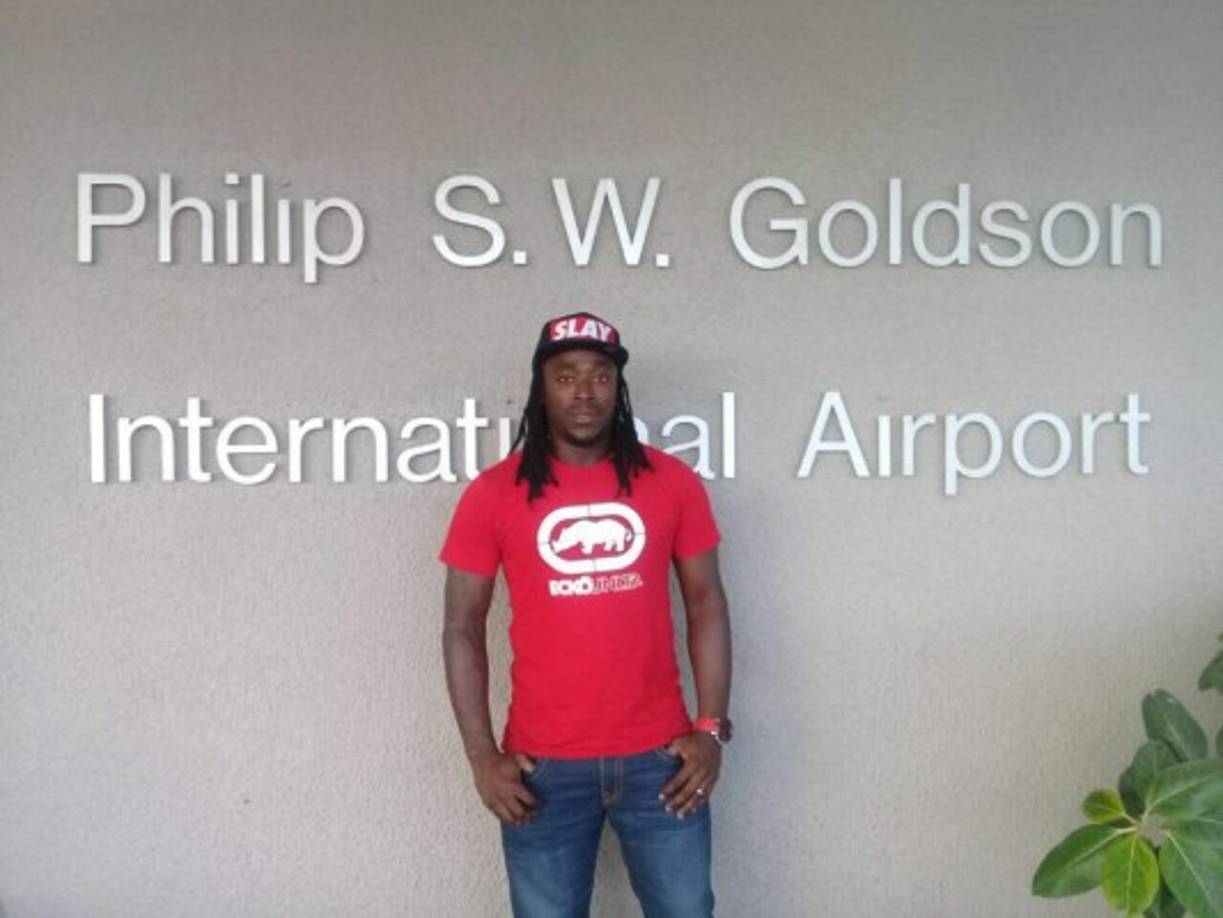 Rony Flores: El delantero se convierte en nuevo legionario hondureño. No arregló con el Honduras Progreso y es nuevo jugador del Belmopan Bandits de Belice, será compañero de Georgie Welcome.