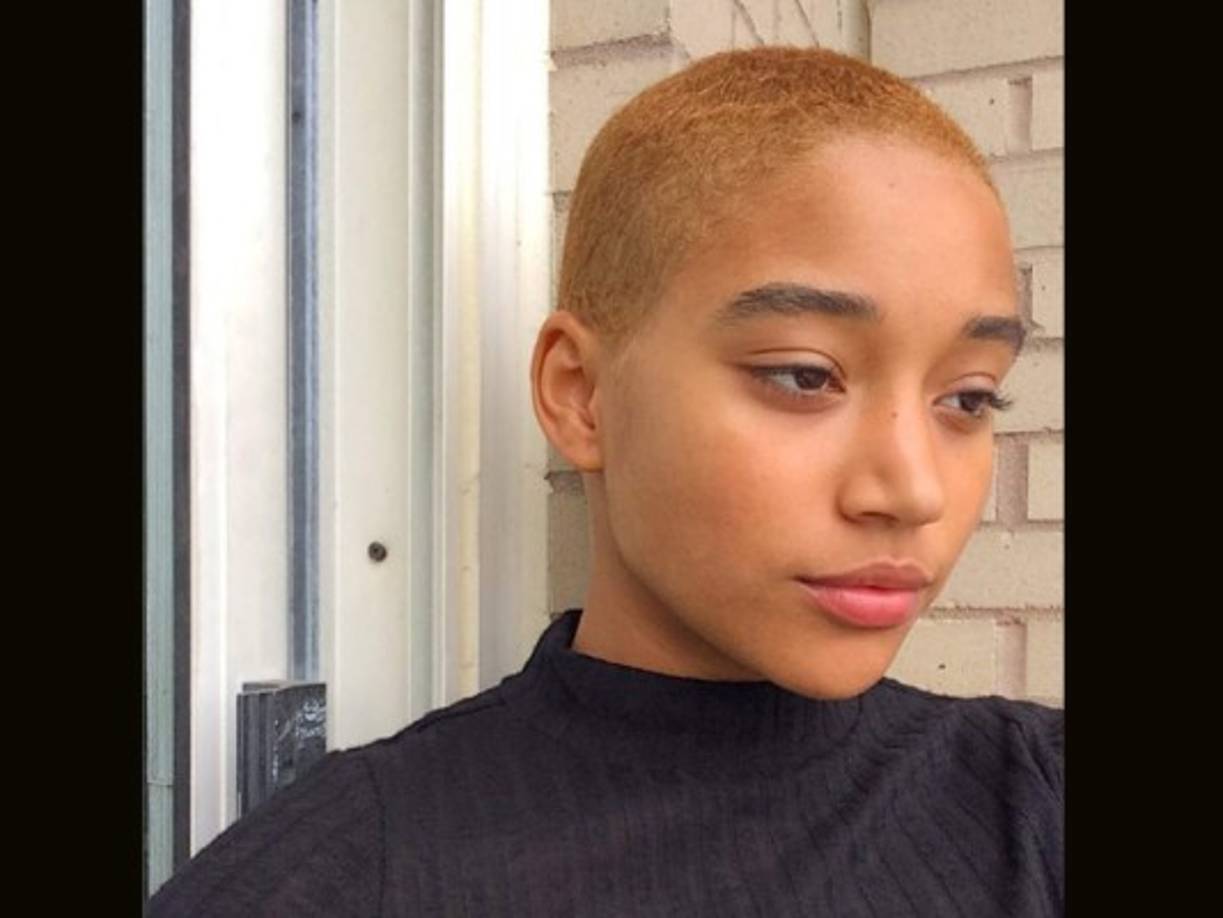 La chica de deshizo de su cabello.