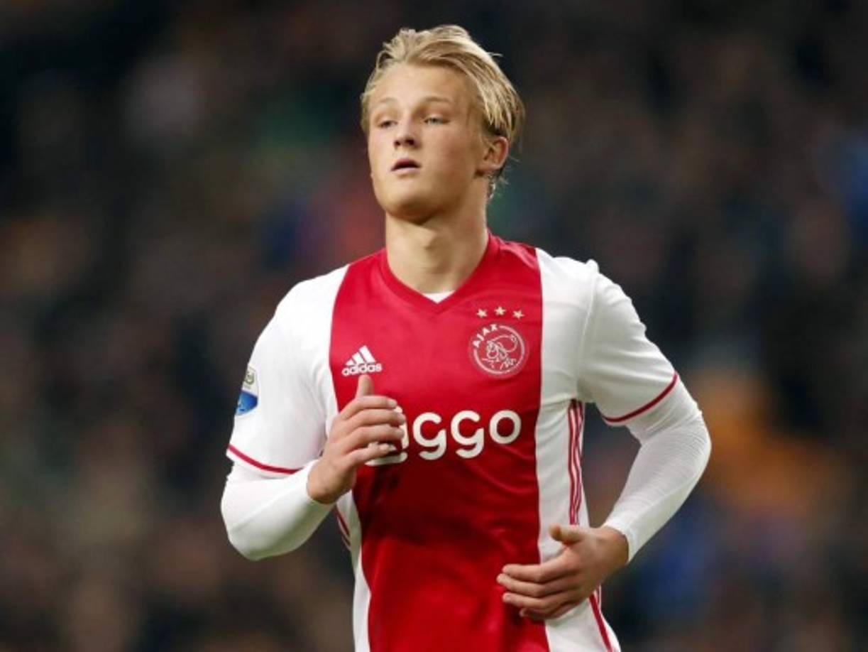 Kasper Dolberg debutó como profesional el 17 de mayo de 2015. Además del Ajax, destacó anteriormente en el club Silkeborg de Dinamarca. Hoy suena para reforzar la ofensiva del Real Madrid.