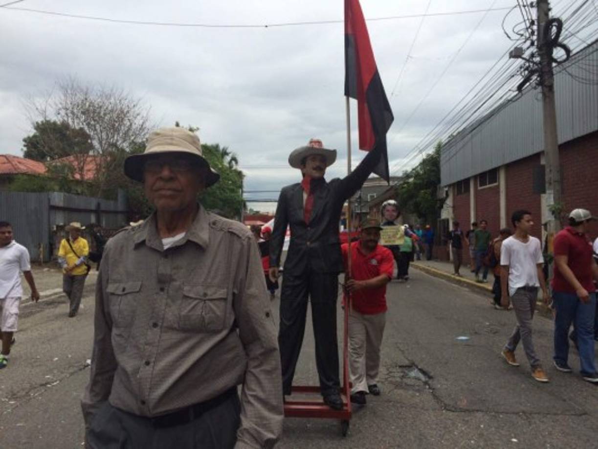 El monigote de José Manuel Zelaya en la marcha del Día del Trabajo en San Pedro Sula.