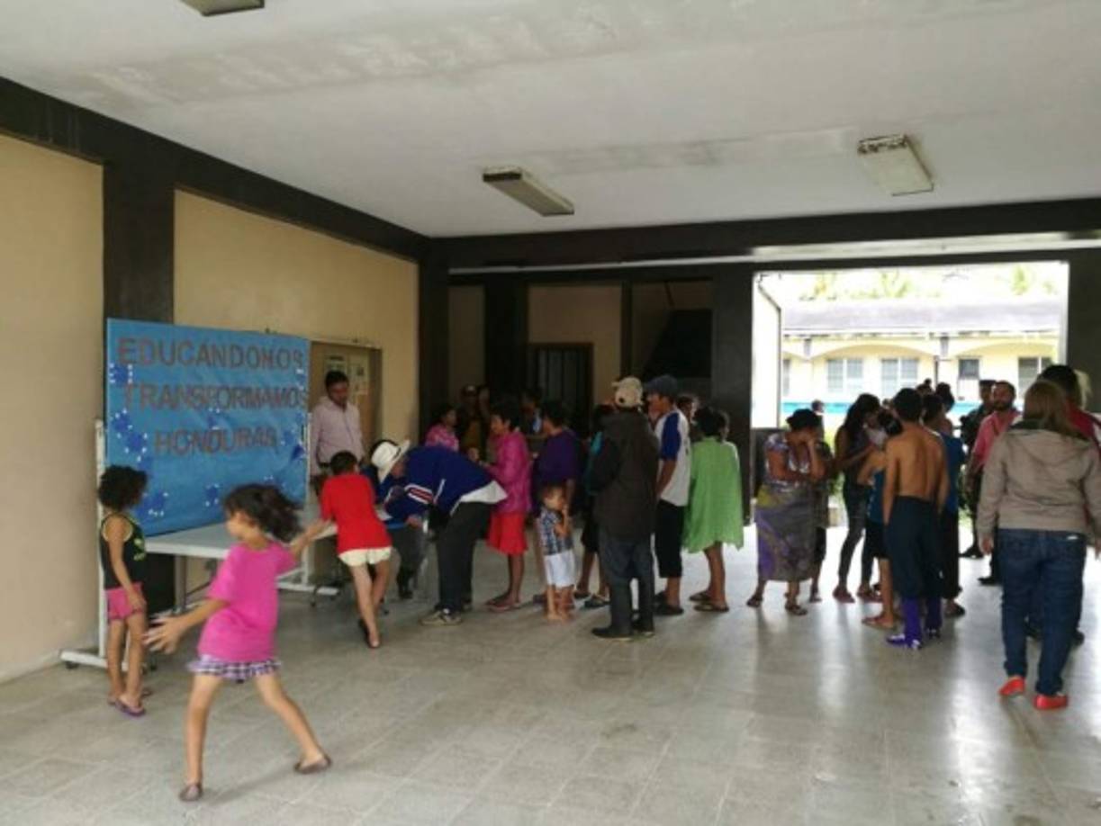 La Comisión Permanente de Contingencias (Copeco) ha habilitado varios albergues en distintos puntos del país para las personas que han sido evacuadas.