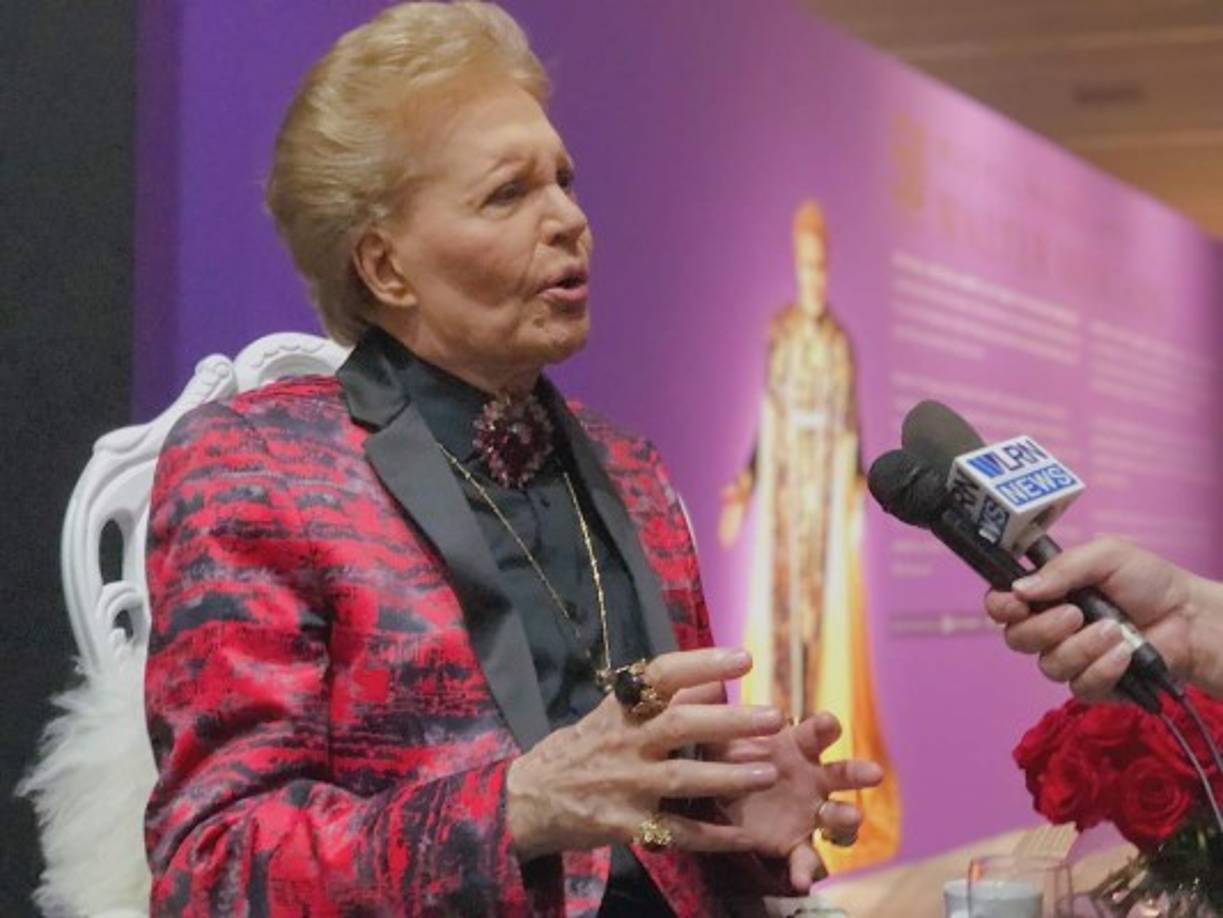 Walter Mercado se había refugiado en su natal Puerto Rico, con 87 años decía que la muerte le tenía miedo, y que él nunca nació y que nunca iba a morir, era un ser de luz que Dios trajo al mundo.