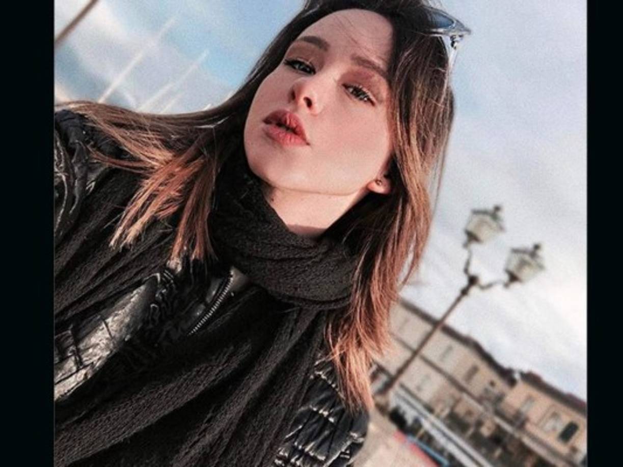 Aurora es muy activa en las redes sociales.