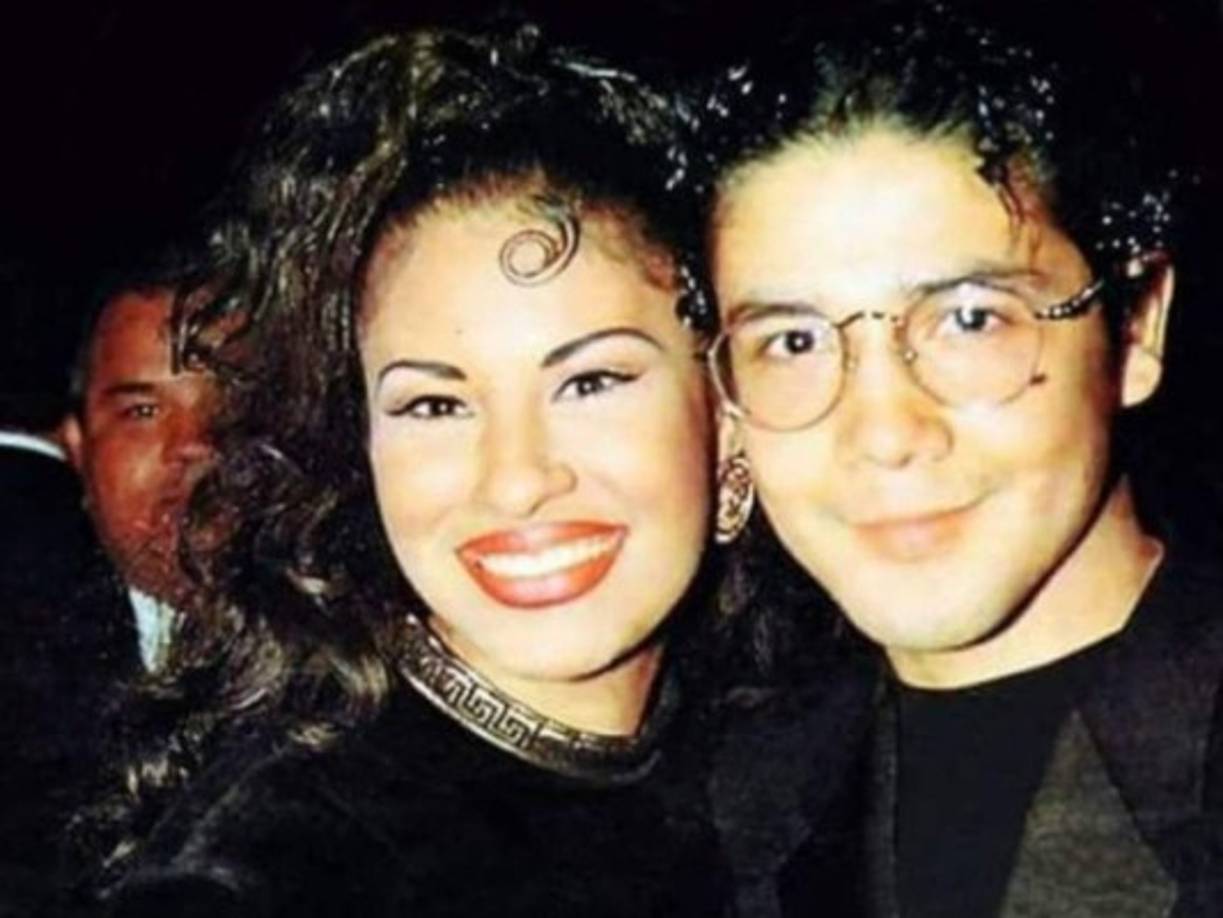 Cuando se dio a conocer que iba a salir una serie de Selena en Netflix, Chris afirmó que la familia de la intérprete de 'No me vuelvas a llamar' quería borrarlo de la historia, versión que terminó por ser inválida, pues él aparece en la serie.