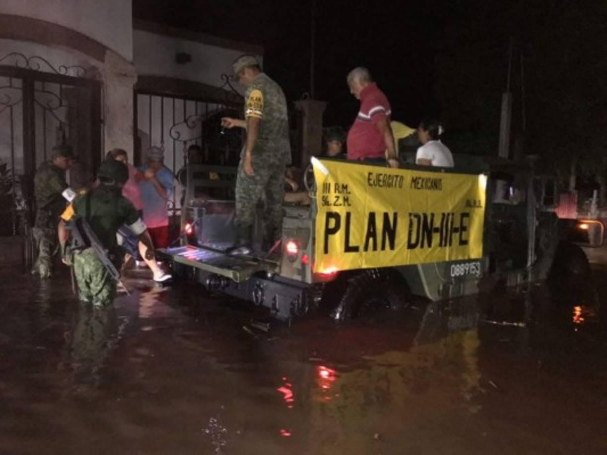 Cientos de personas han sido evacuadas debido a las inundaciones en sus hogares.