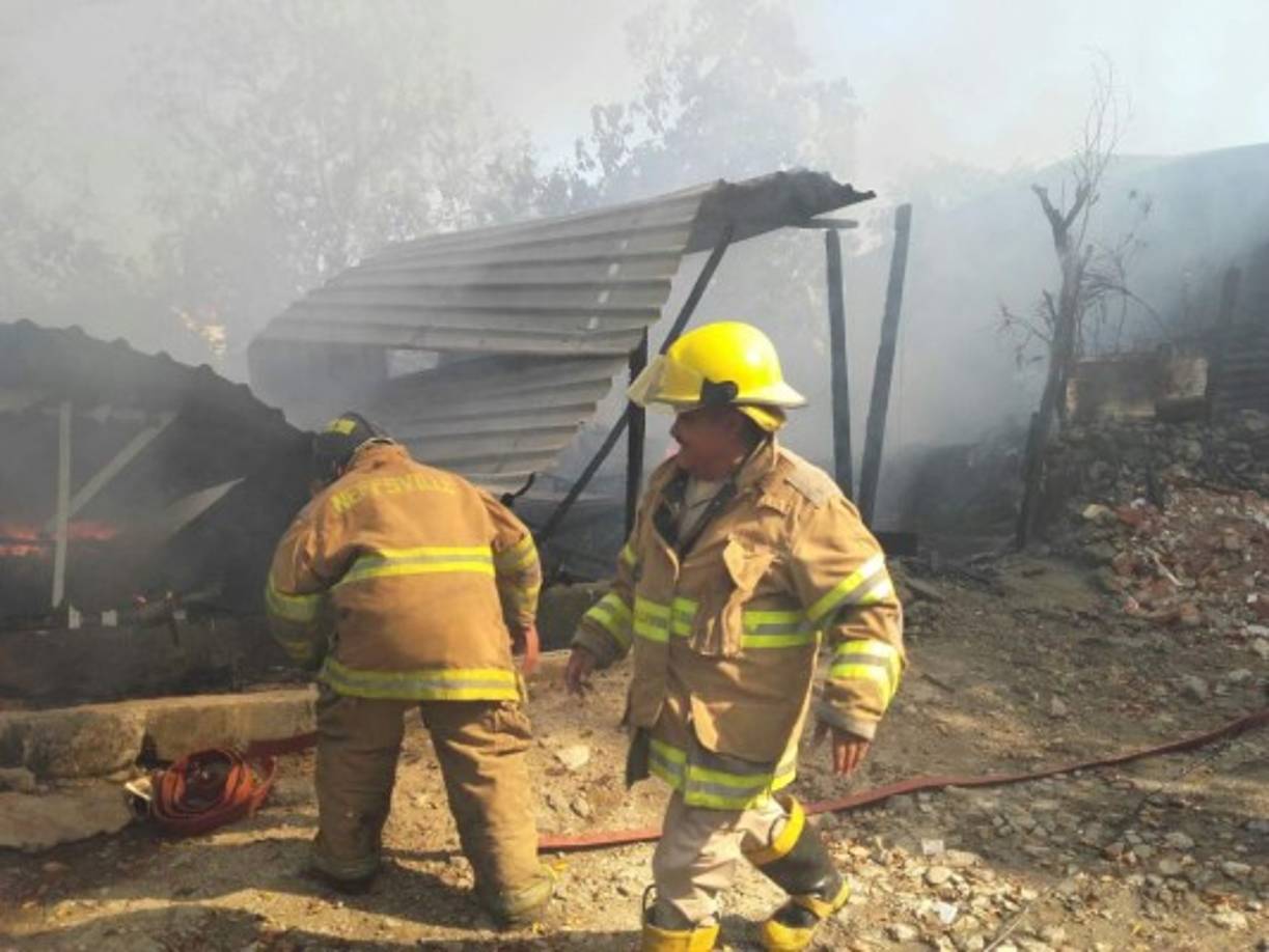 Alrededor de cinco casas se vieron afectadas.