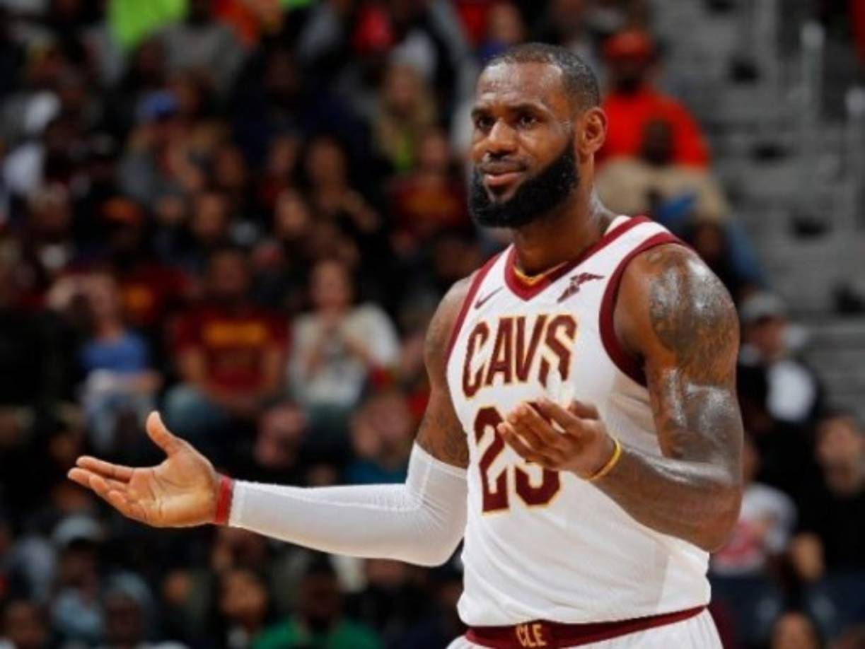 6-LeBron James: es un jugador estadounidense de baloncesto que actualmente pertenece a la plantilla de los Cleveland Cavaliers de la NBA.