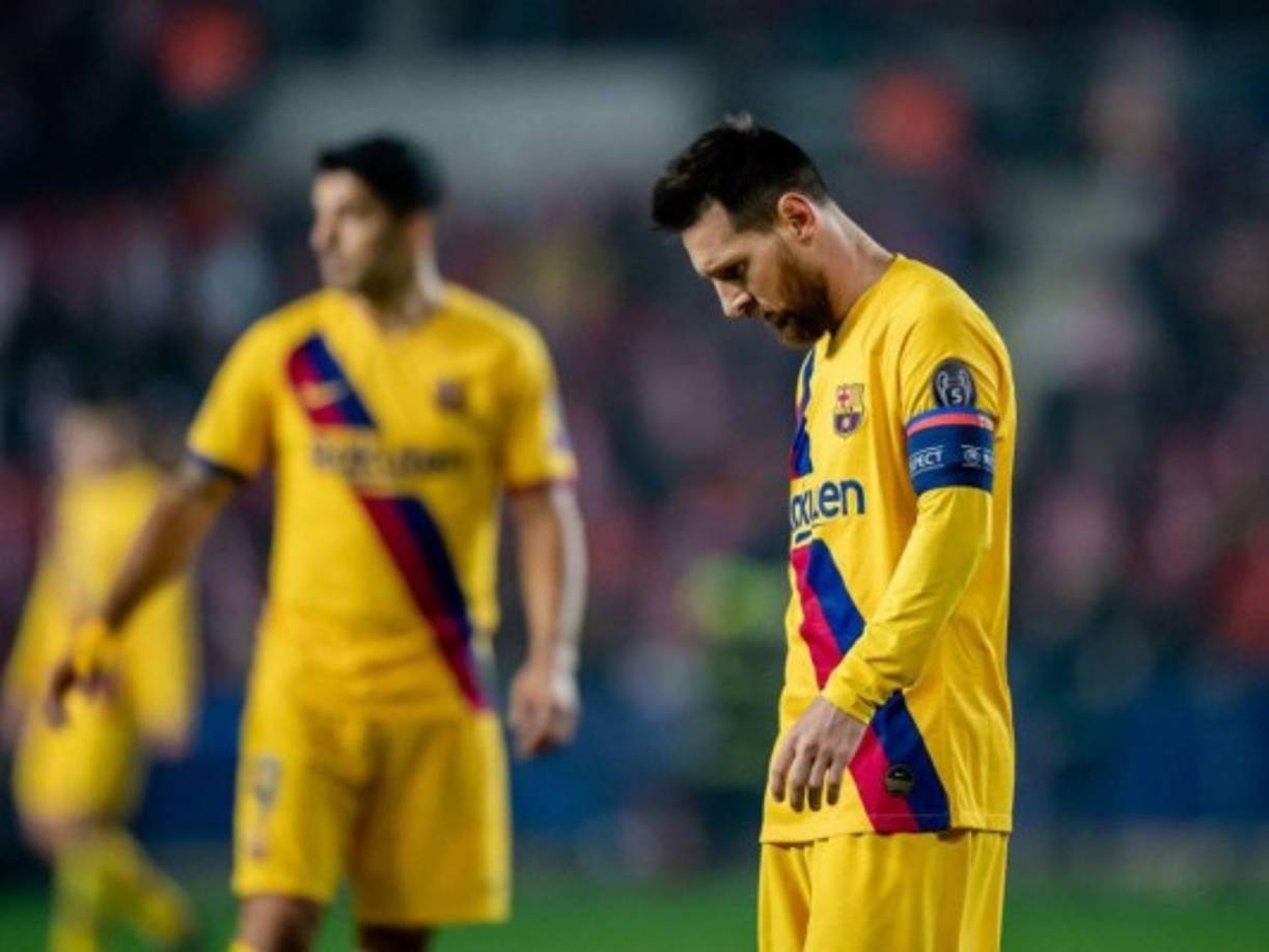 Lionel Messi tuvo un feo gesto al final del partido. El delantero argentino fue el único jugador del Barcelona que no se quedó en el campo a saludar a los aficionados que viajaron a Praga y se fue directamente al vestuario.