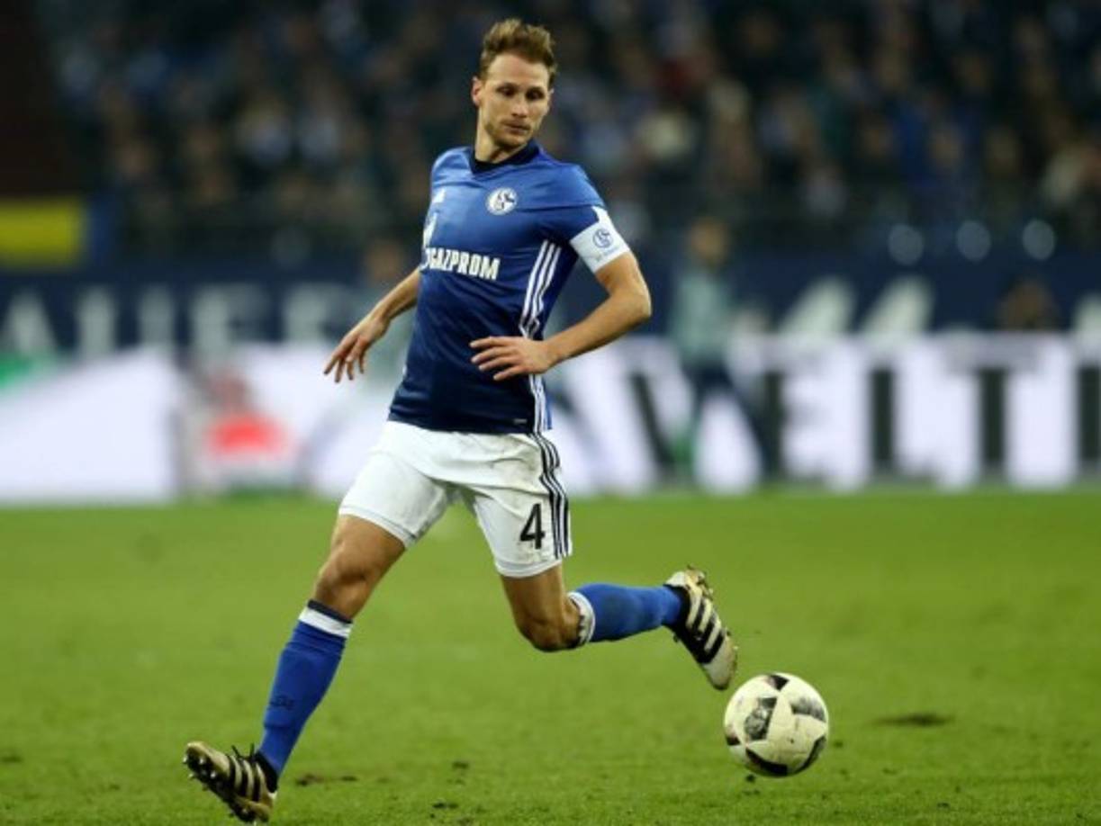 Los medios alemanes señalan que Benedikt Höwedes podría llegar a a la Juventus. El central de 29 querría abandonar el Schalke 04 y eso ha llamado la atención de varios equipos. La Juventus había apostado por de Vrij pero esta opción está muy lejana por lo que Howedes podría ser la alternativa. No será fácil hay muchos equipos interesados entre ellos el Liverpool y el Spartak de Moscú. Tampoco se olvidan de Garay.