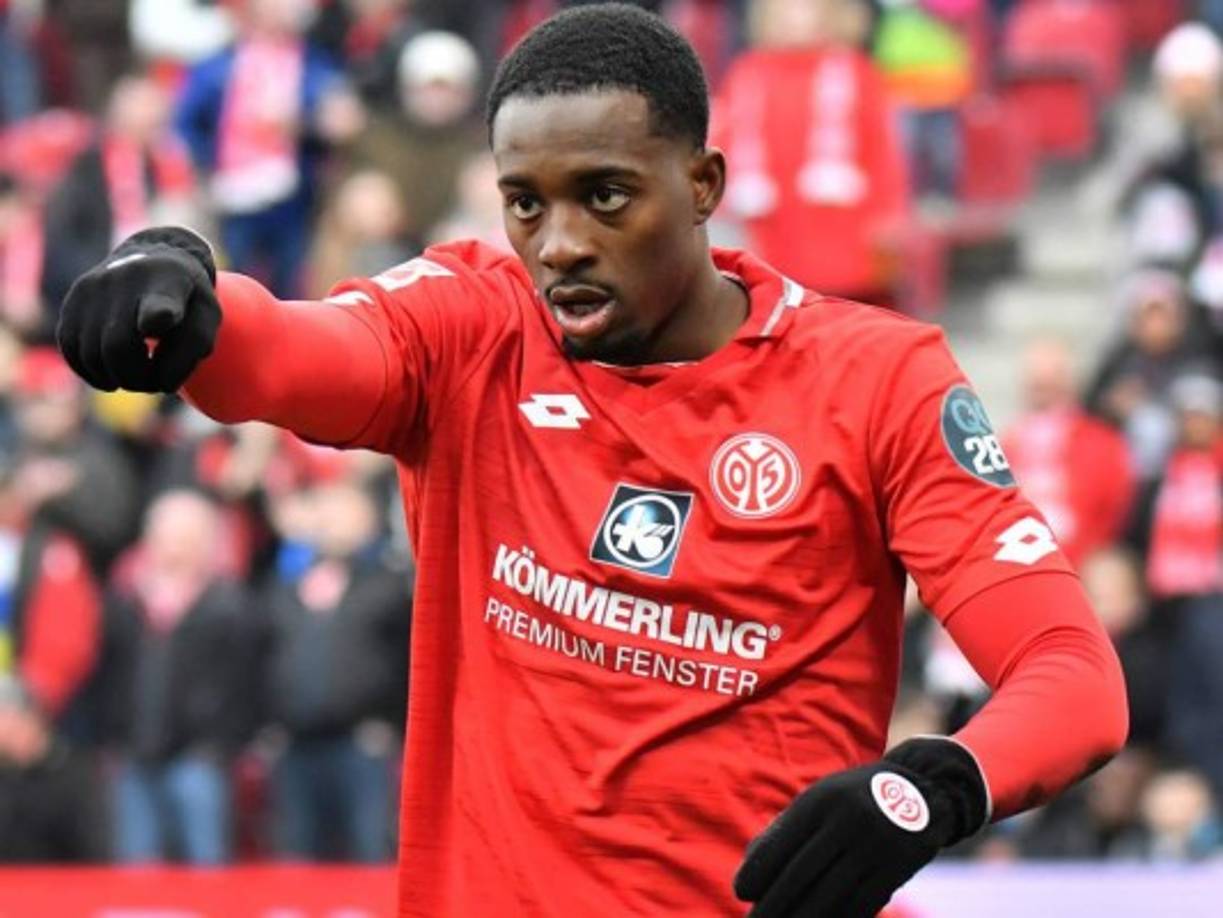El diario alemán Bild informa que el Atlético de Madrid y el Sevilla están interesados en Jean-Philippe Mateta, delantero del Mainz de 23 años. Aunque su rendimiento no ha sido demasiado rentable esta temporada, era una apuesta del club alemán, que ahora le pone en el escaparate por 15 millones de euros.<br/><br/>Mateta, que destaca por su alta envergadura y su estatura (1,92), tiene contrato con el club alemán hasta 2023.