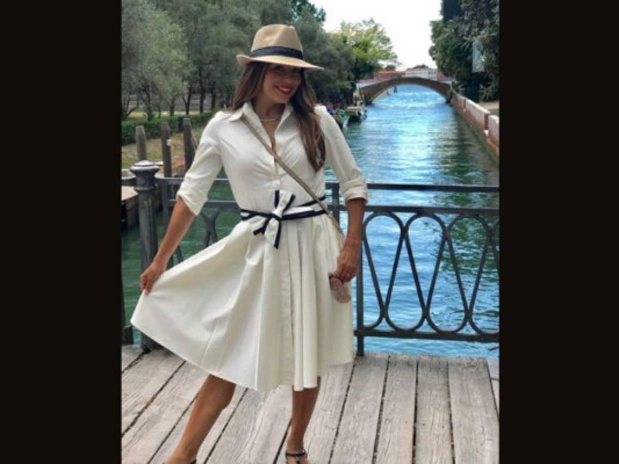 La actriz también tuvo que trabajar como mesera.