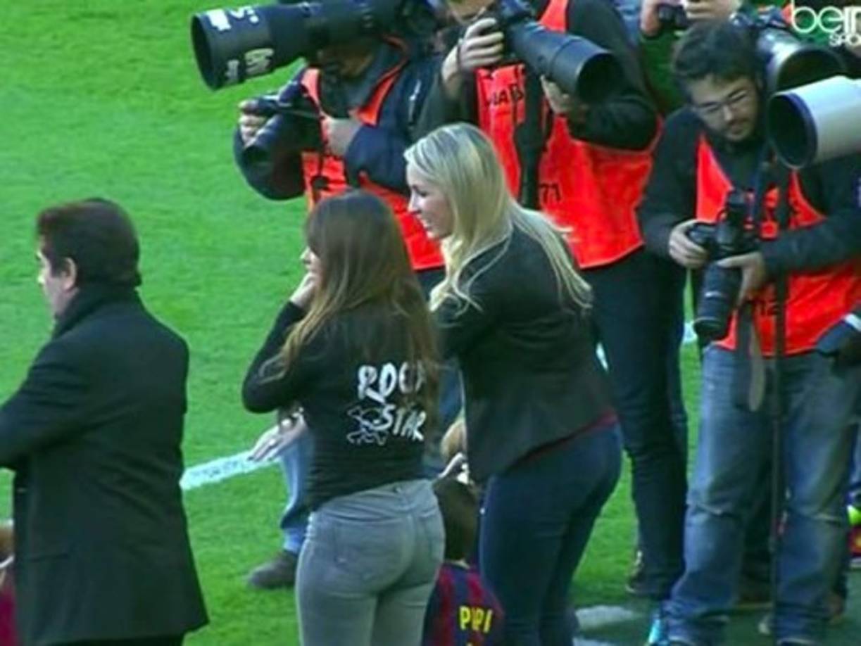 Antonella Roccuzzo se robó la miradas de muchos en el estadio azulgrana.