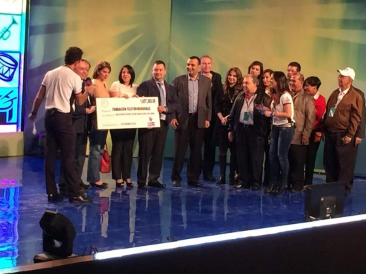 Ejecutivos del Banco Central de Honduras dieron el donativo de más de L1,500,000.