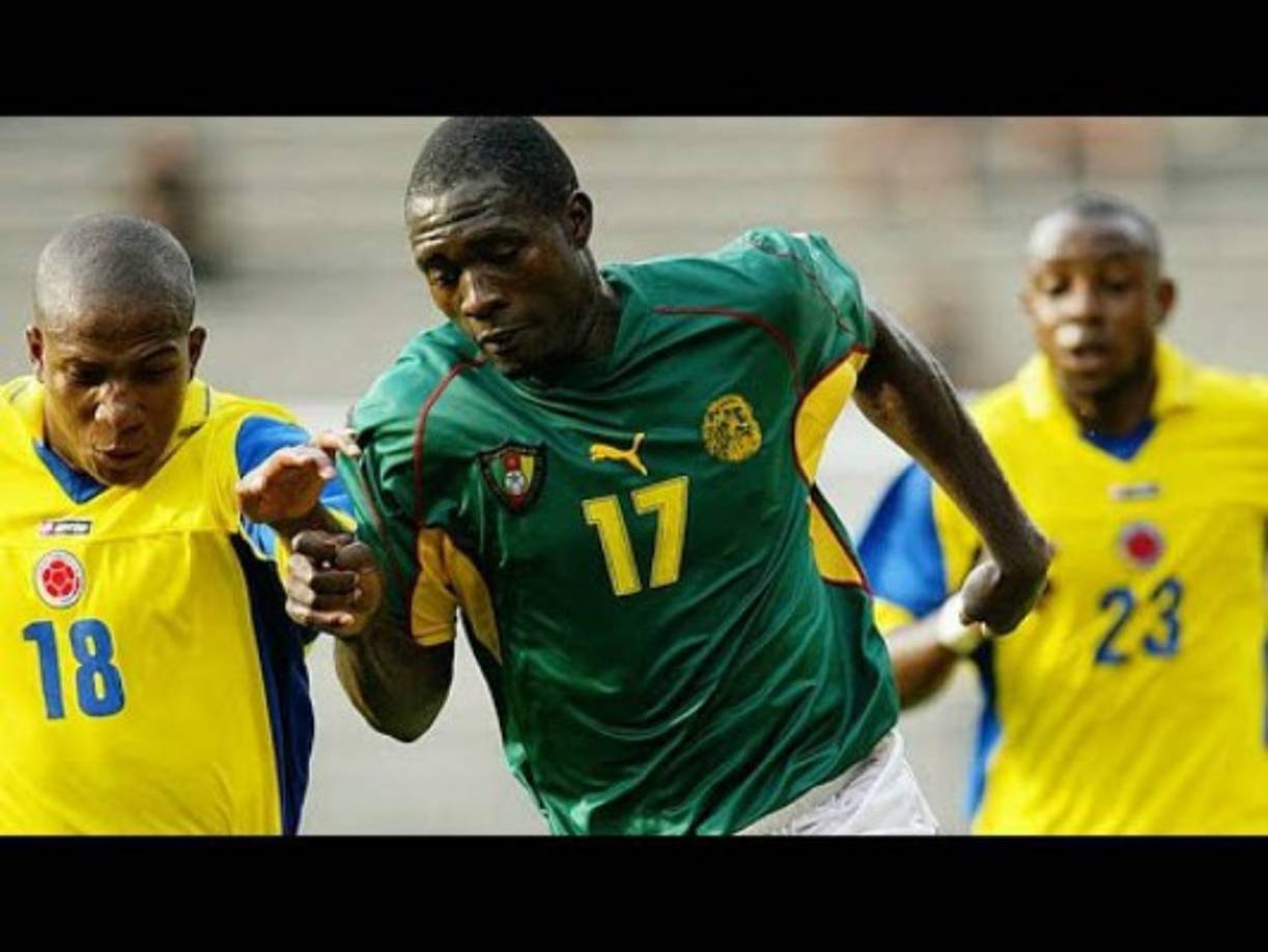 26 de junio de 2003: el futbolista camerunés Marc-Vivien Foé, de 28 años, muere en Lyon tras un ataque sufrido en el terreno de juego en la semifinal de la Copa de las Confederaciones contra Colombia. El jugador, que militaba entonces en el Mánchester City, se desplomó en el círculo central del estadio de Gerland. Estuvo en reanimación cardíaca durante 45 minutos, sin reacción positiva. Según la autopsia, sufría una malformación cardíaca.<br/>