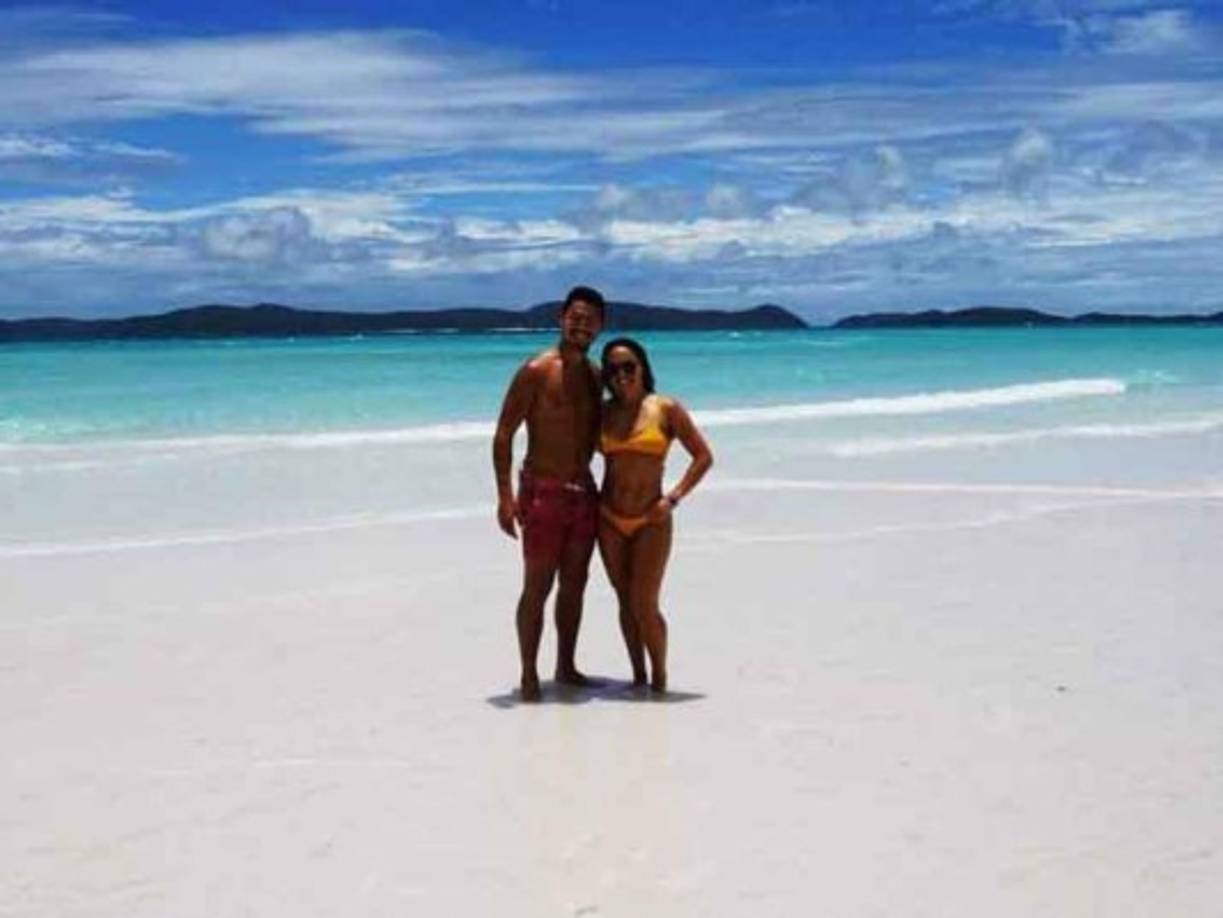 El mediocampista hondureño Roger Espinoza disfruta con su novia Lo'eau LaBonta, una sexy futbolista de Estados Unidos.