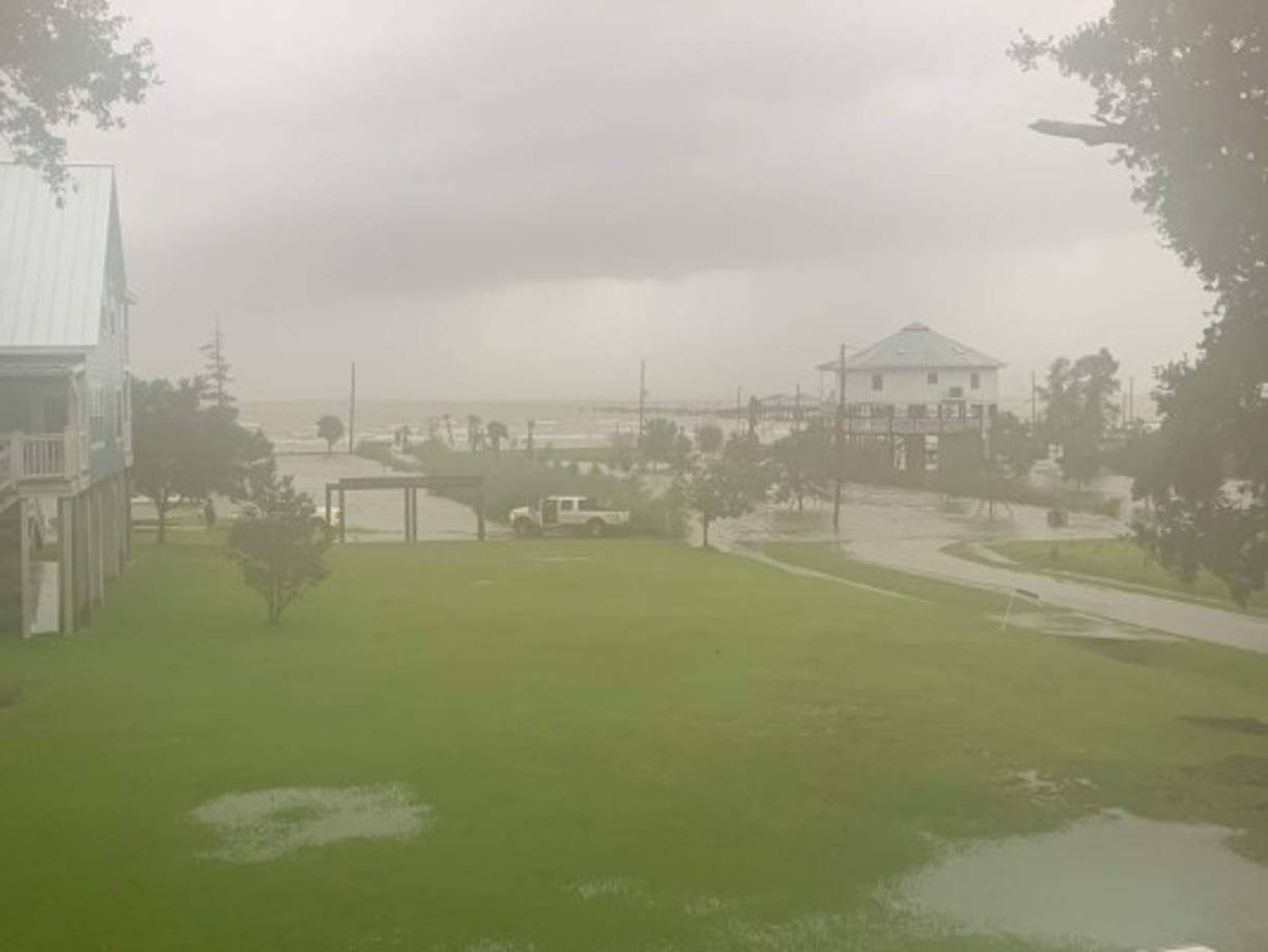 La llegada de Ida al sur de EEUU coincide con el decimosexto aniversario de Katrina, el devastador huracán que inundó el 80% de Nueva Orleans, dejando 1.800 muertos y miles de millones de dólares en daños.