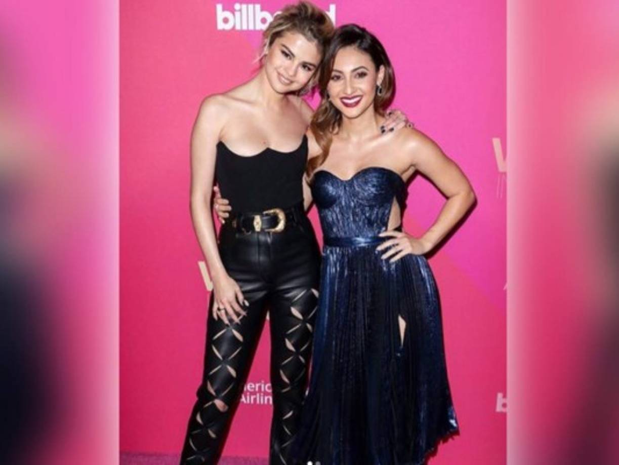 A meses de la operación, Francia Raisa, actriz y cantante de origen hondureño y mexicano ha mostrado con mucho orgullo la cicatriz que le dejó la operación de trasplante de riñón.