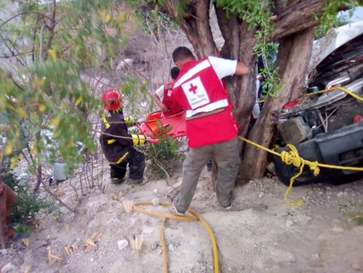 Roberto Carlos Paredes Bonilla fue trasladado en ambulancia al Hospital Escuela.