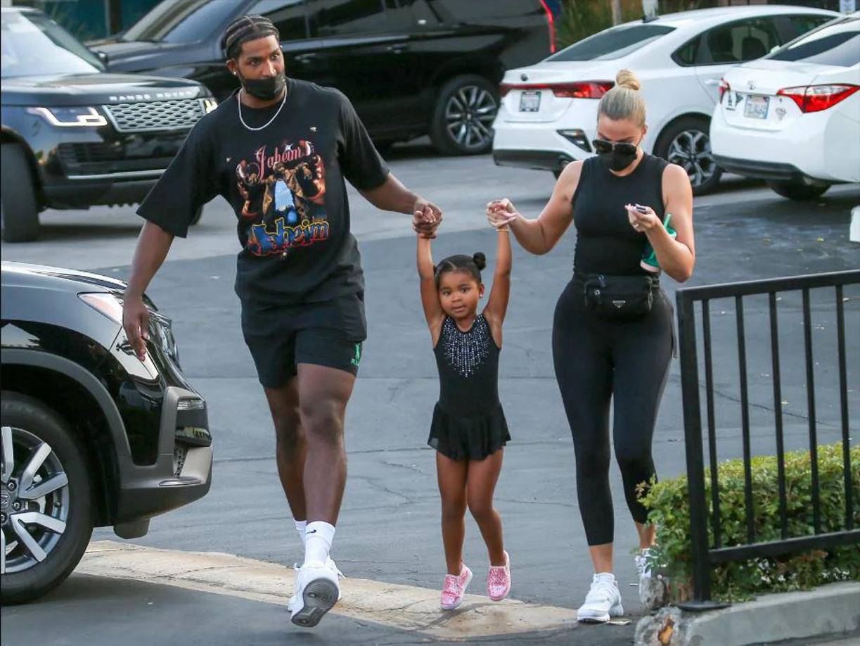 “Hicimos el procedimiento unos días antes del Día de Acción de Gracias, y me enteré de la infidelidad la primera semana de diciembre”, comentó Khloe.