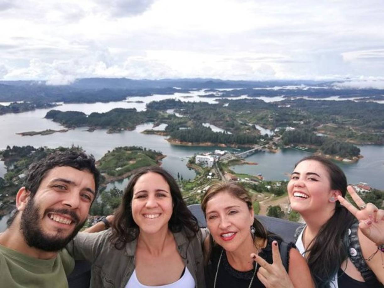 En sus viajes han tenido la oportunidad de conocer gente extraordinaria que comparte su misma pasión por la ciencia.