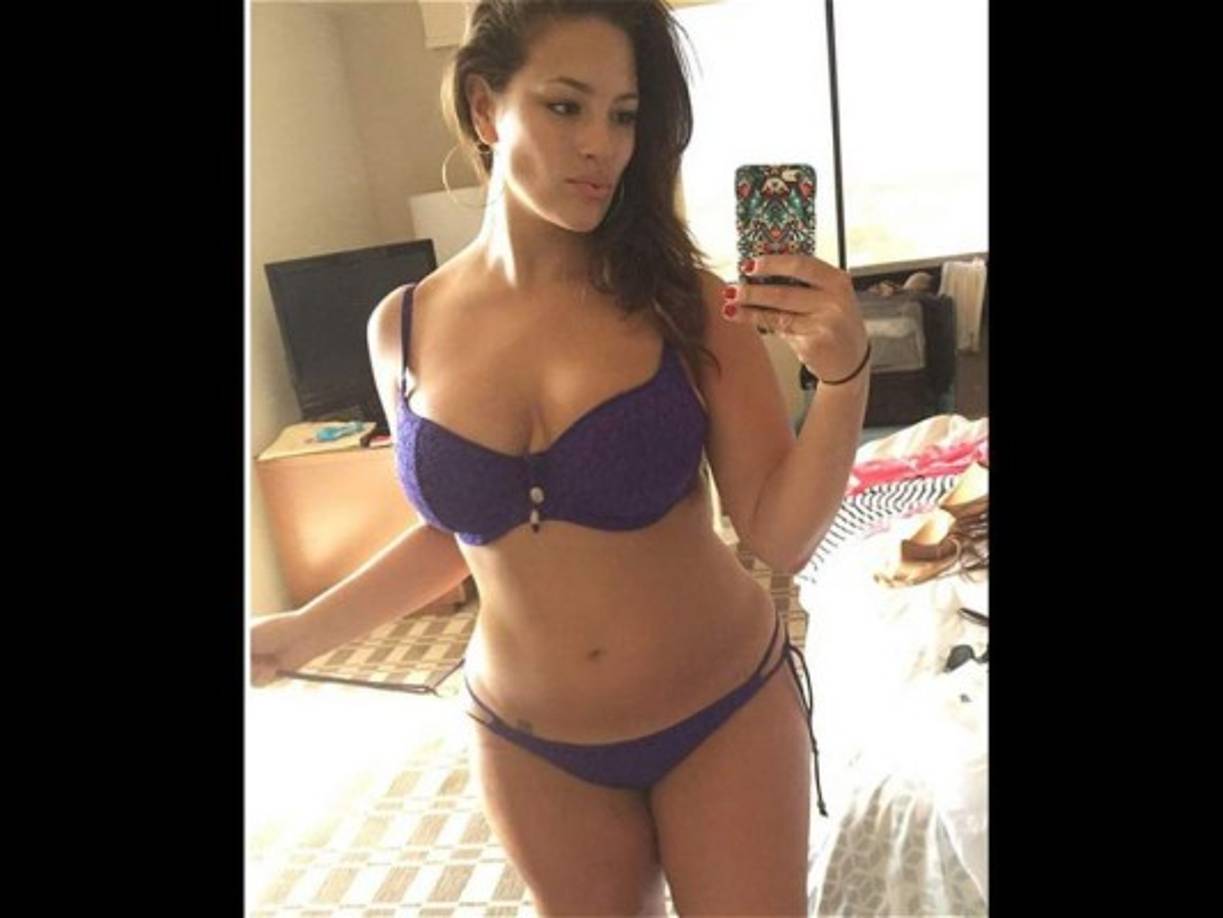 Ashley adora tomarse selfies para destacar sus curvas.