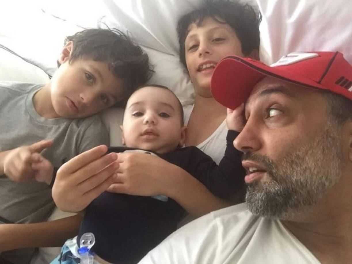 Además de las inusuales fotos, George ha venido compartiendo algunos datos de sus hijos.