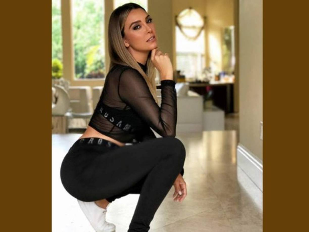 'Bella, pero la foto muy atrevida, tú no eres así', 'vulgar', son algunos de los comentarios en la foto.