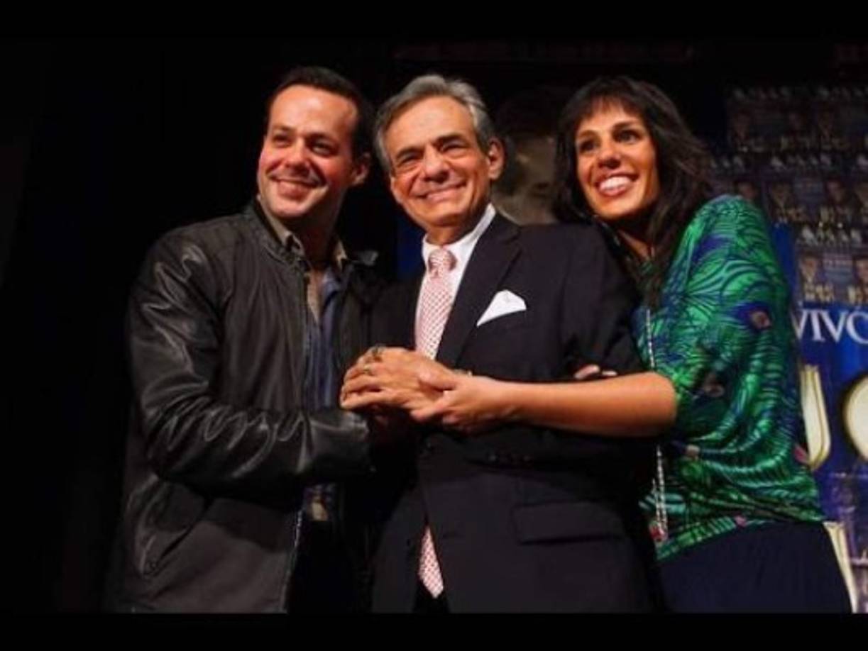 Con esto, se despertó sospechas de que había un distanciamiento ya que no se les había visto cerca de su padre.