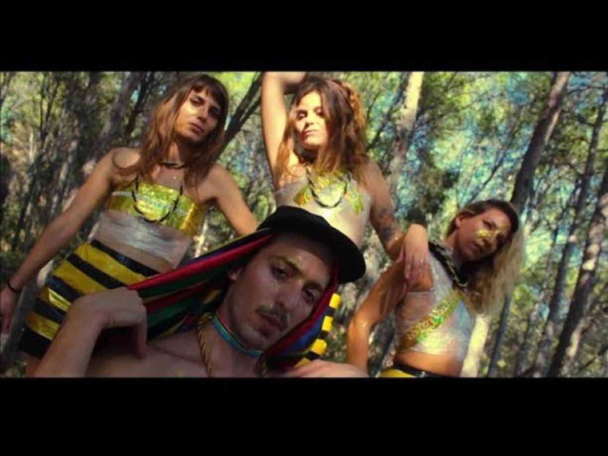 Puedes seguir a estos españoles en Instagram o Youtube: glitch_gyals