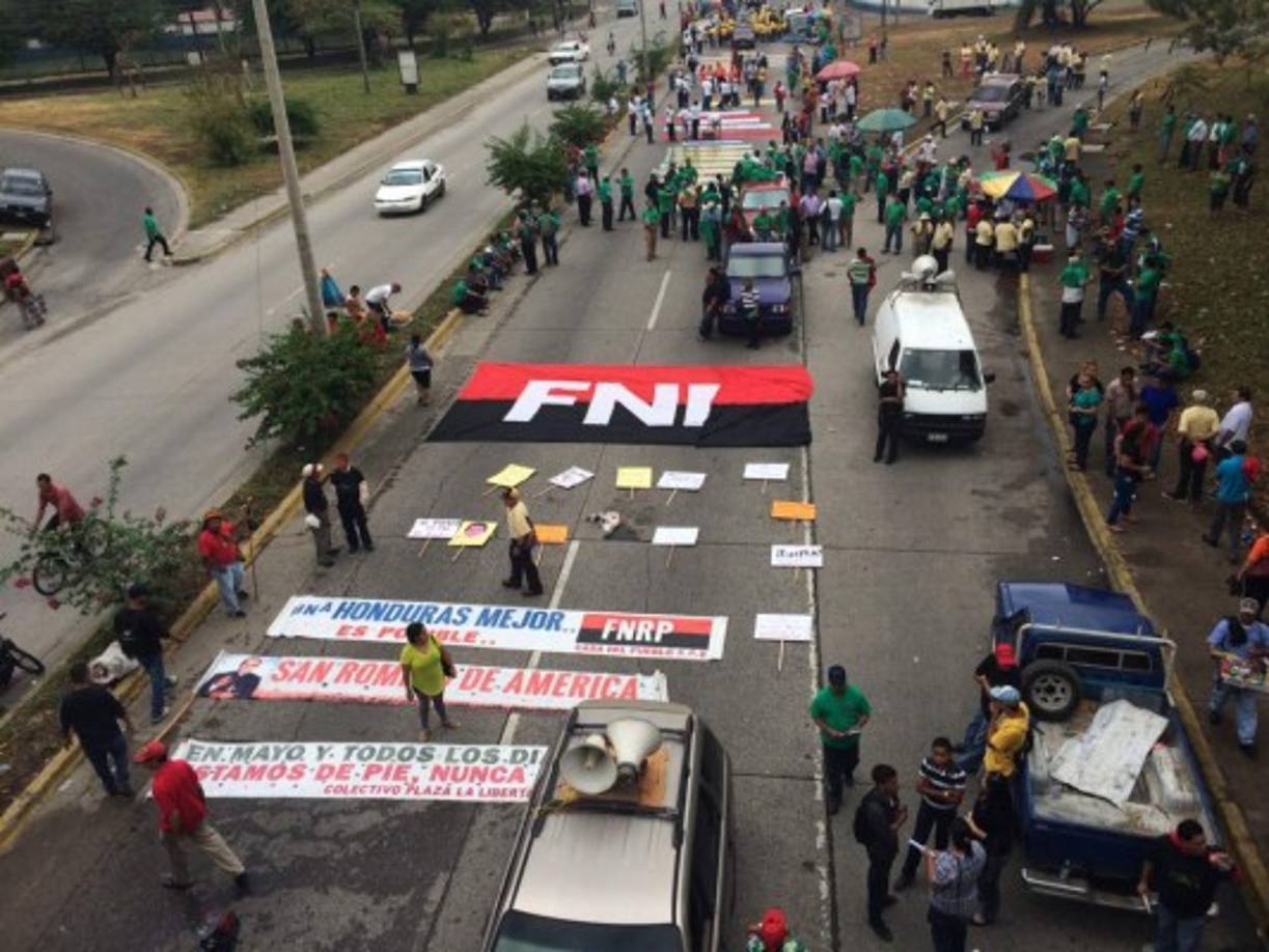 En San Pedro Sula, los trabajadores se reunieron en el sector del bulevar del Norte y bulevar a la Unah-vs.