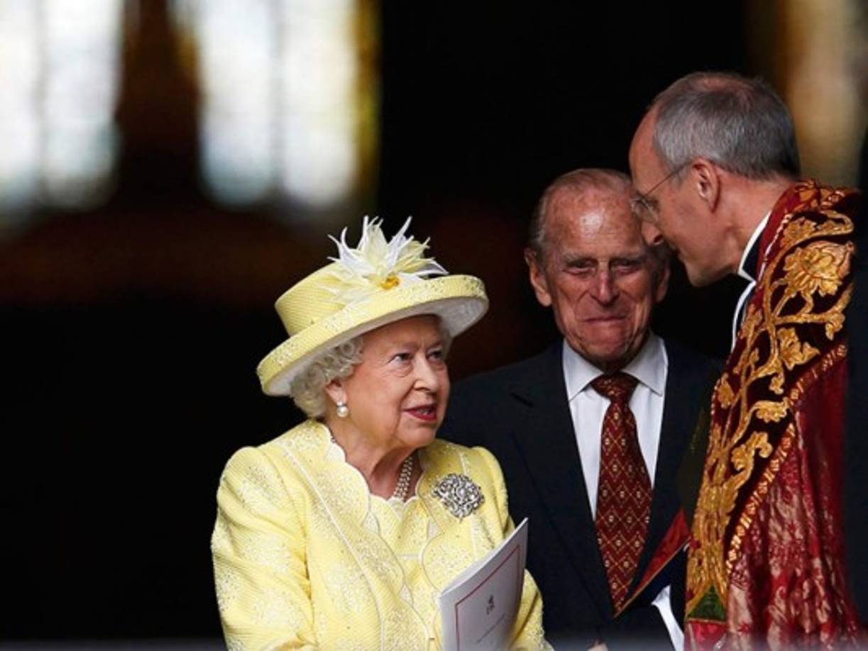 La reina junto al arzobispo de Canterbury, Justin Welby.