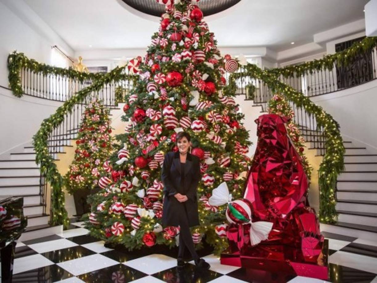 Kris Jenner en uno de los árboles más espectaculares del 2016.
